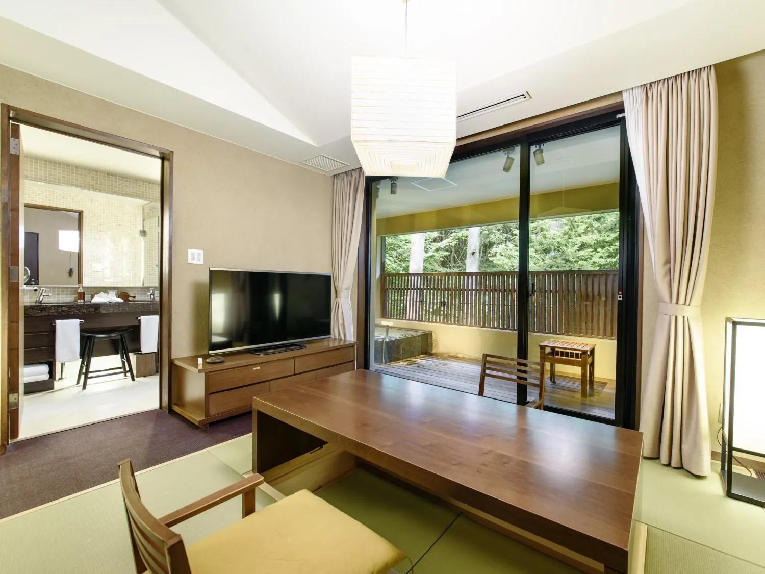 Seating area in Hakone Suishoen