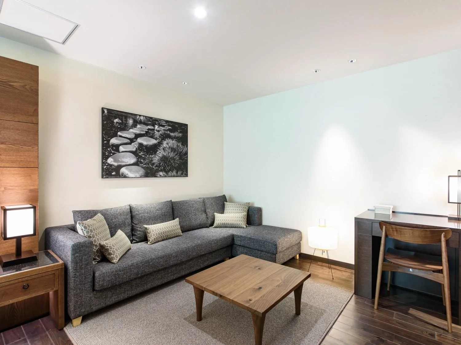 Seating area in Hakone Suishoen