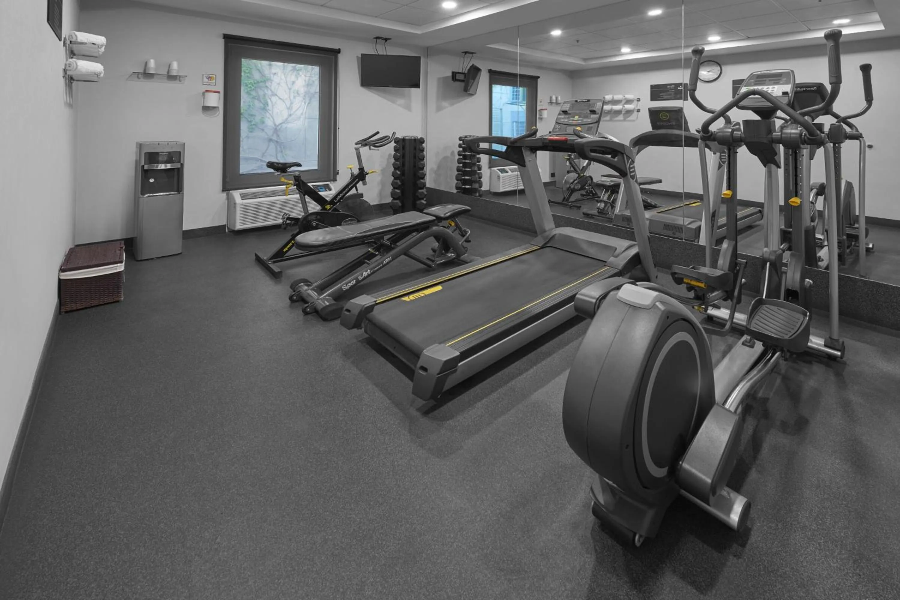 Fitness centre/facilities in City Express by Marriott Monterrey Santa Catarina