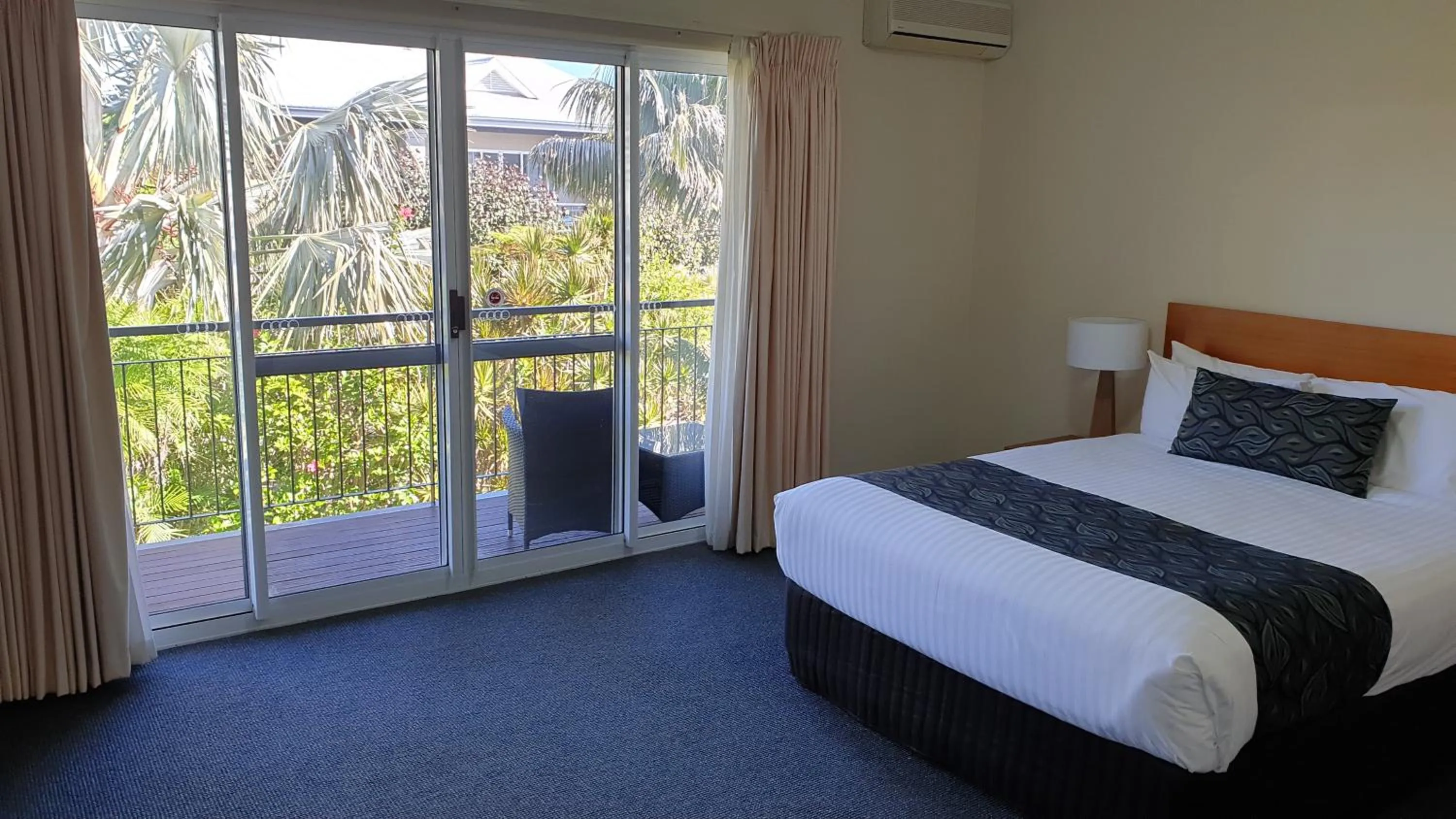 Bed in C Mandurah Apartment Resort