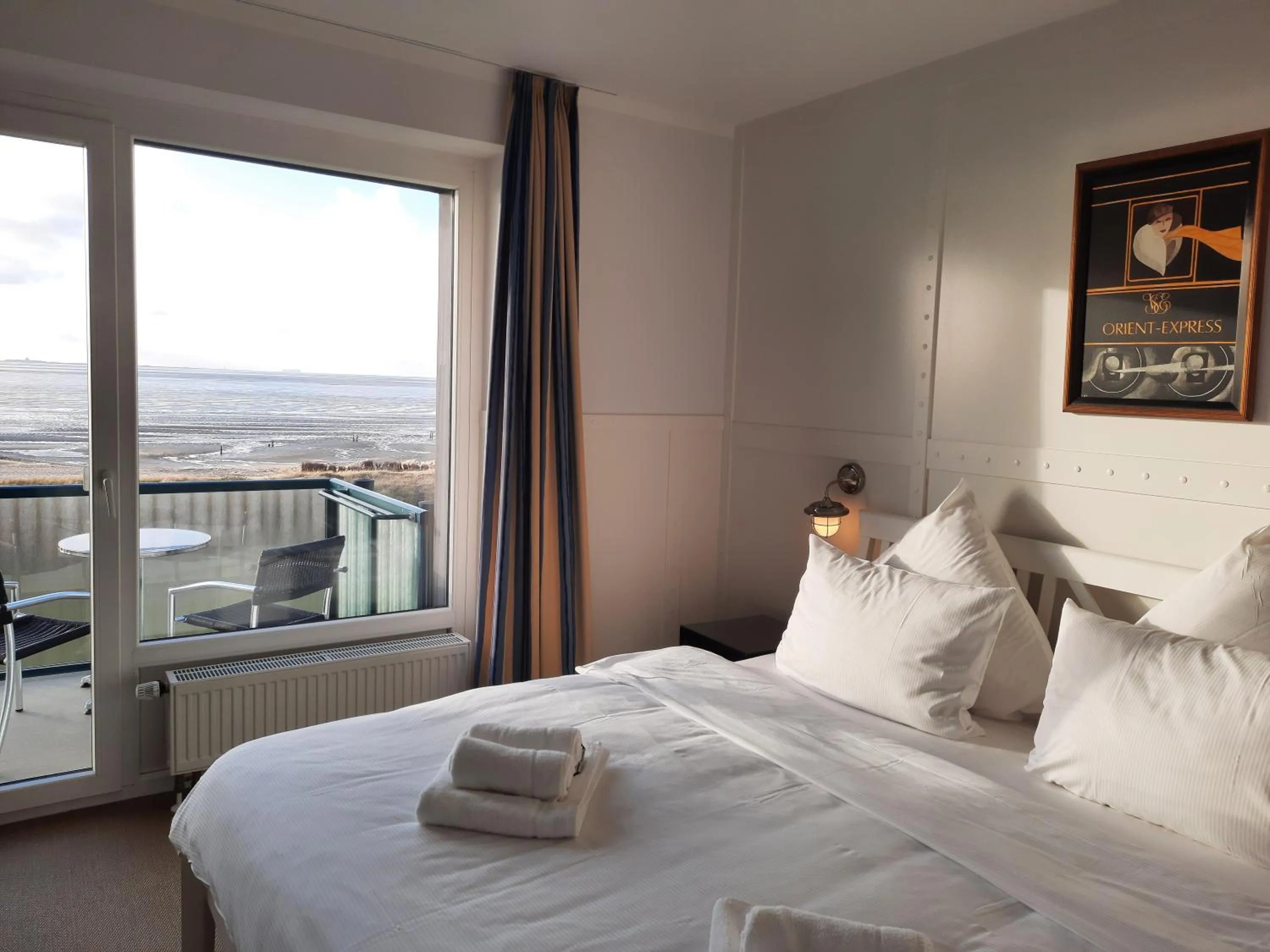 Sea view, Bed in Beachhotel Cuxhaven