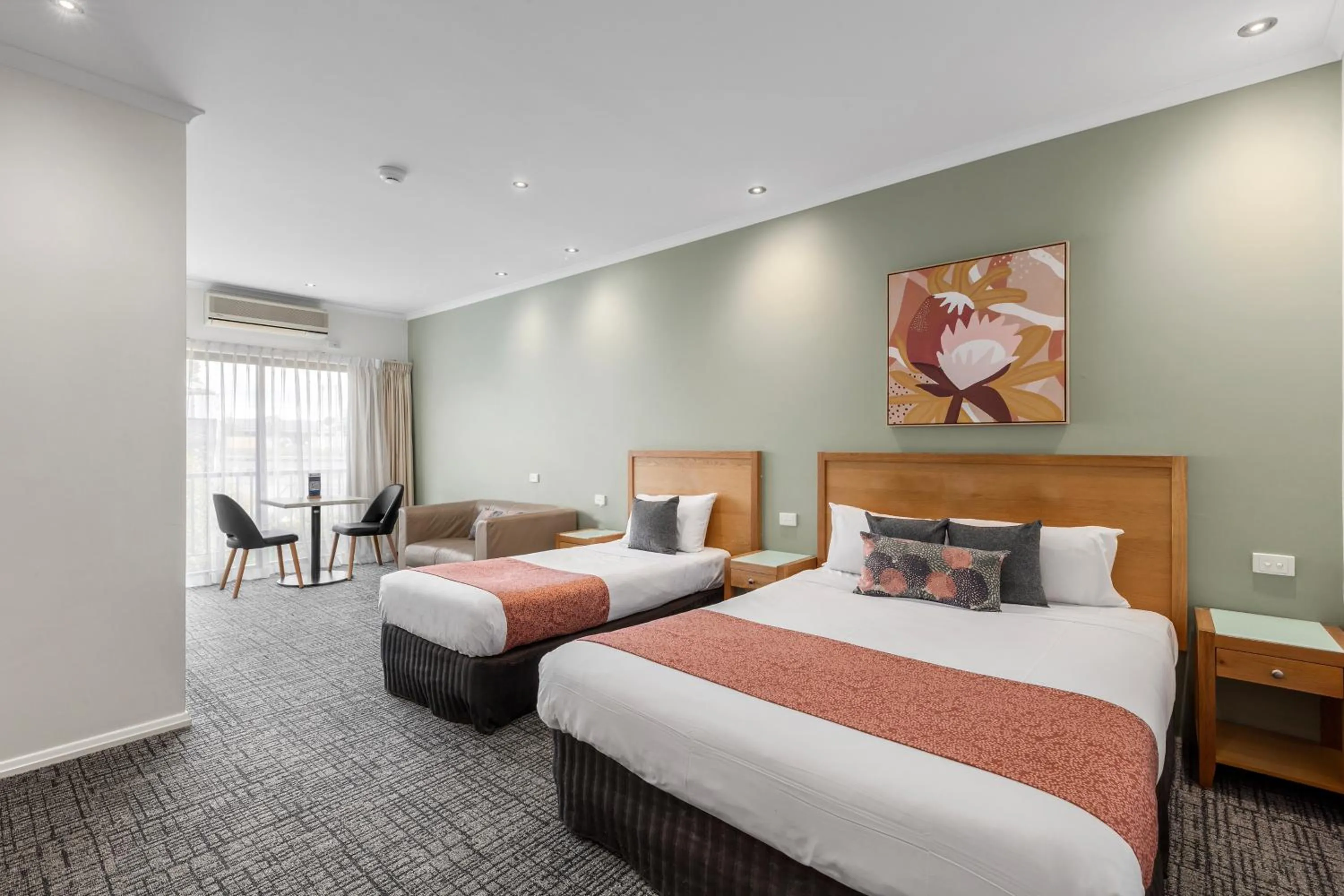 Photo of the whole room, Bed in BEST WESTERN Geelong Motor Inn & Serviced Apartments