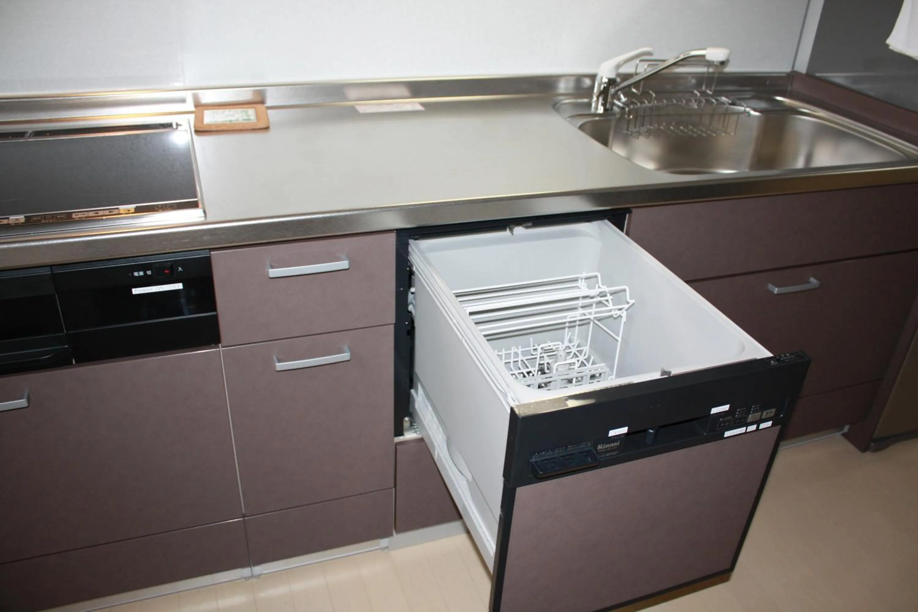Kitchen or kitchenette in Tsuru Apartments