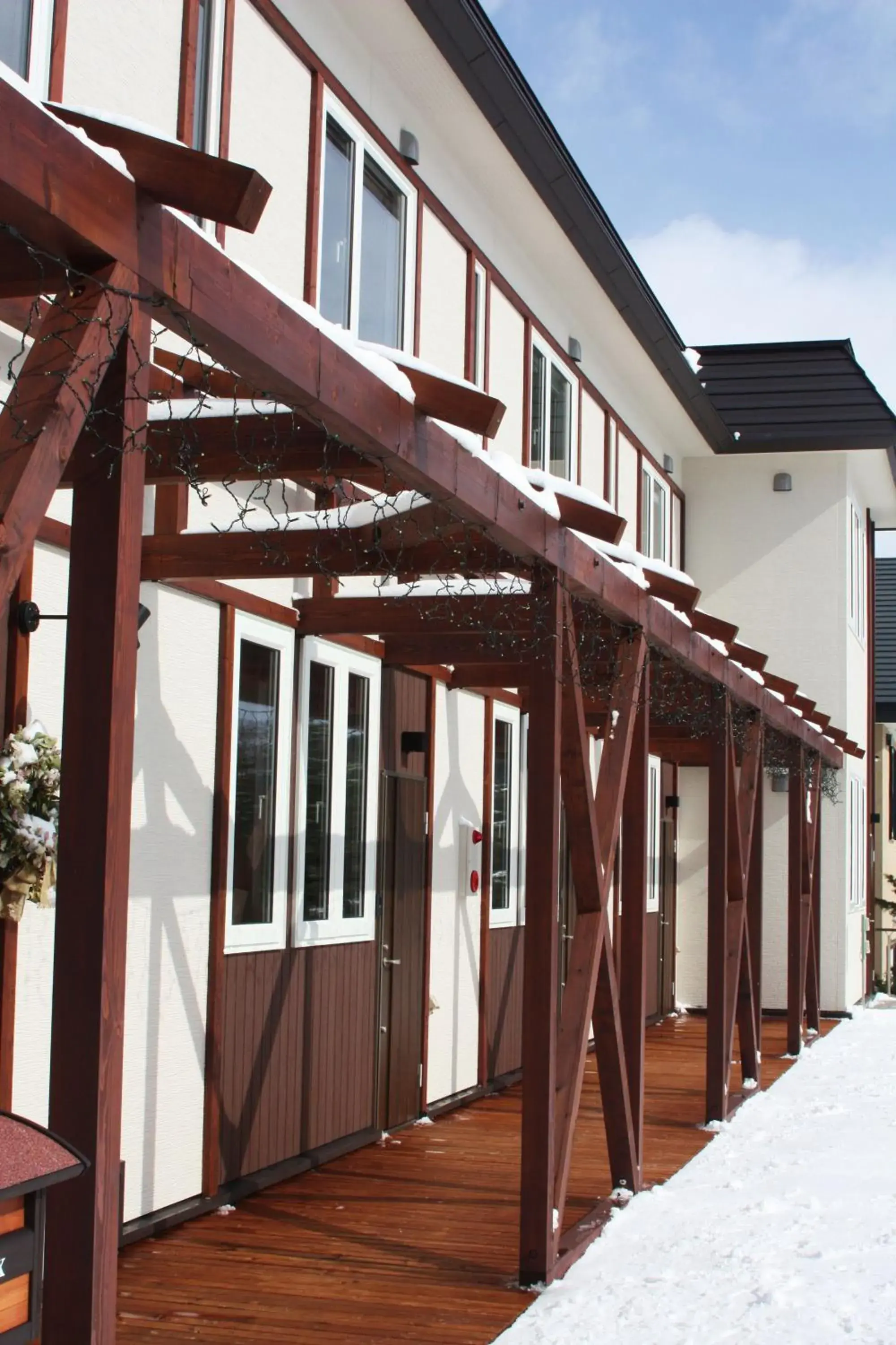 Facade/entrance in Tsuru Apartments Facade/entrance in Tsuru Apartments