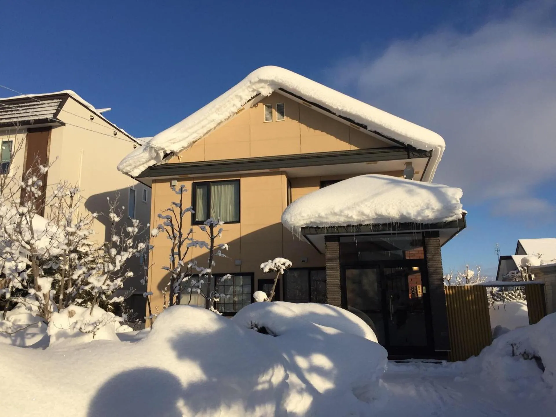 Property building in Tsuru Apartments