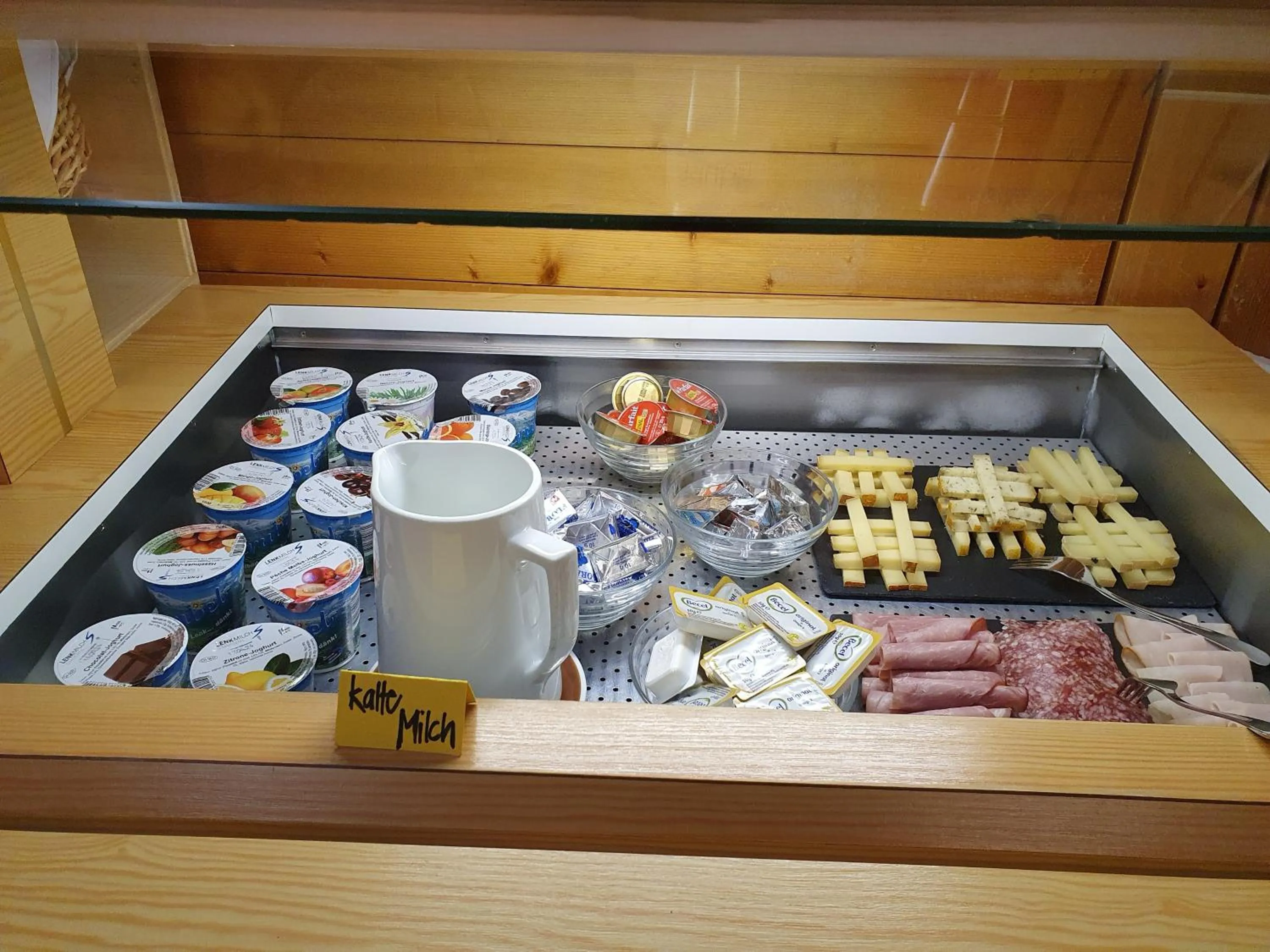 Breakfast in Hotel Garni Alpenruh