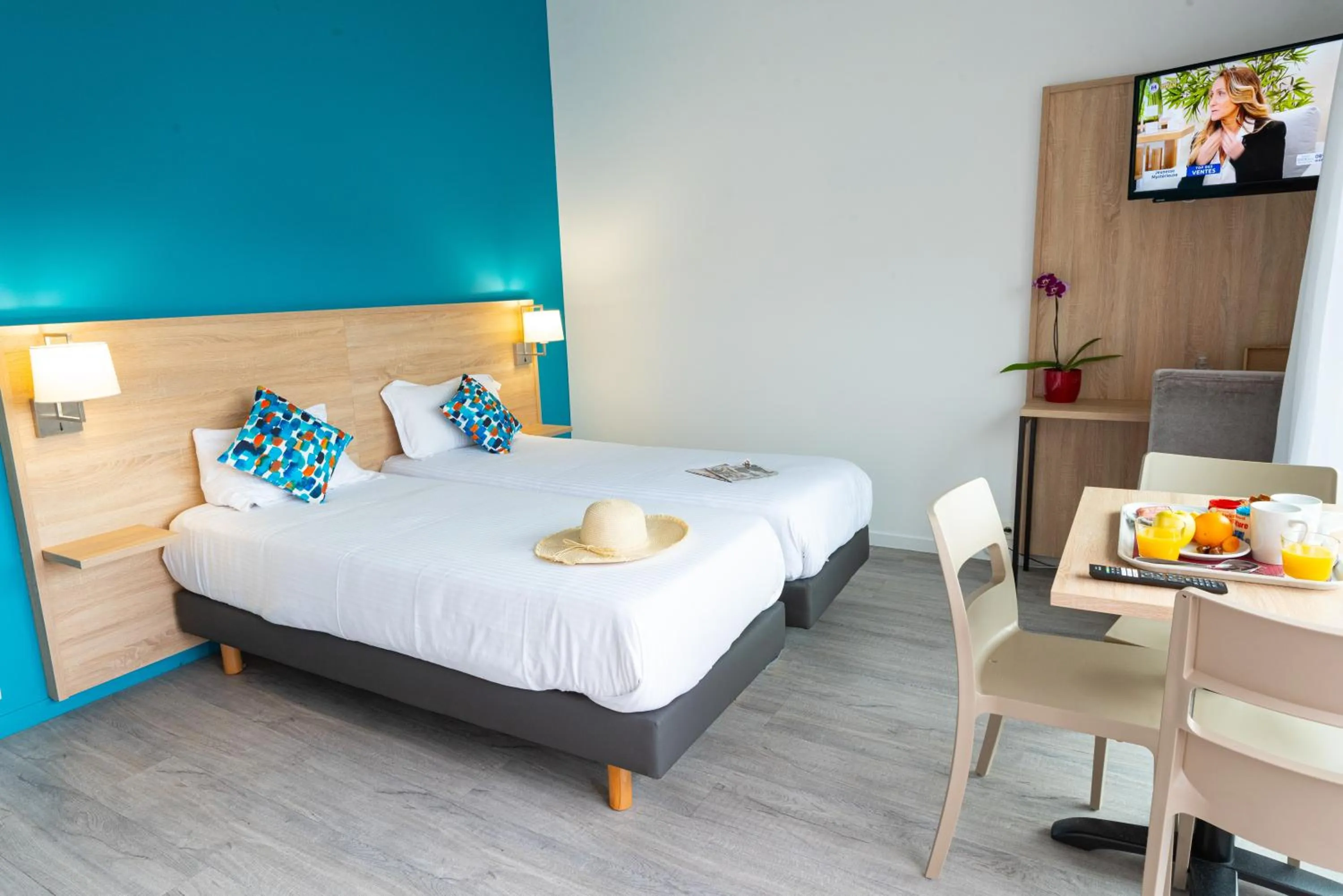 Bed in Zenitude Hôtel-Résidences Le Cannet