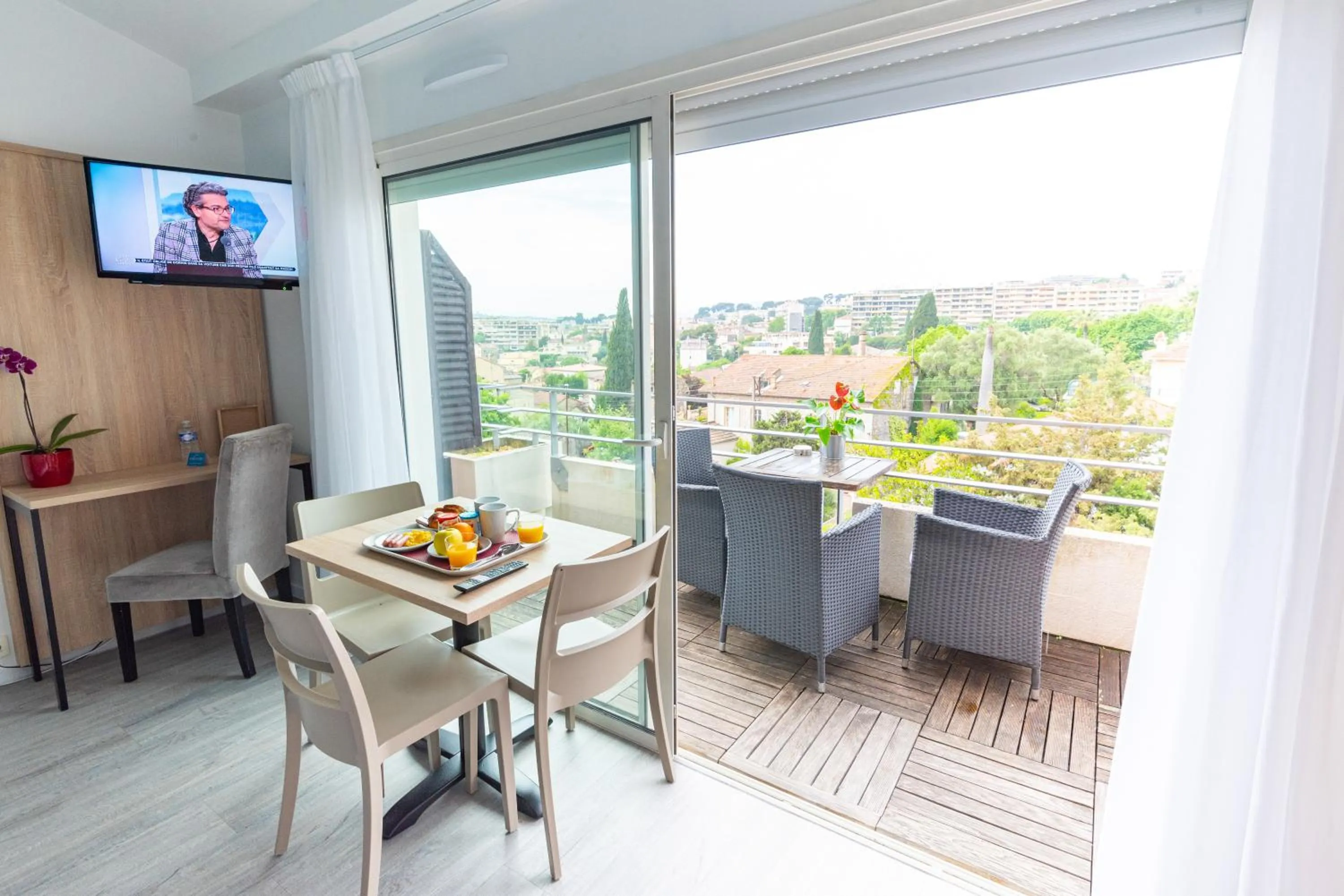 Balcony/Terrace in Zenitude Hôtel-Résidences Le Cannet