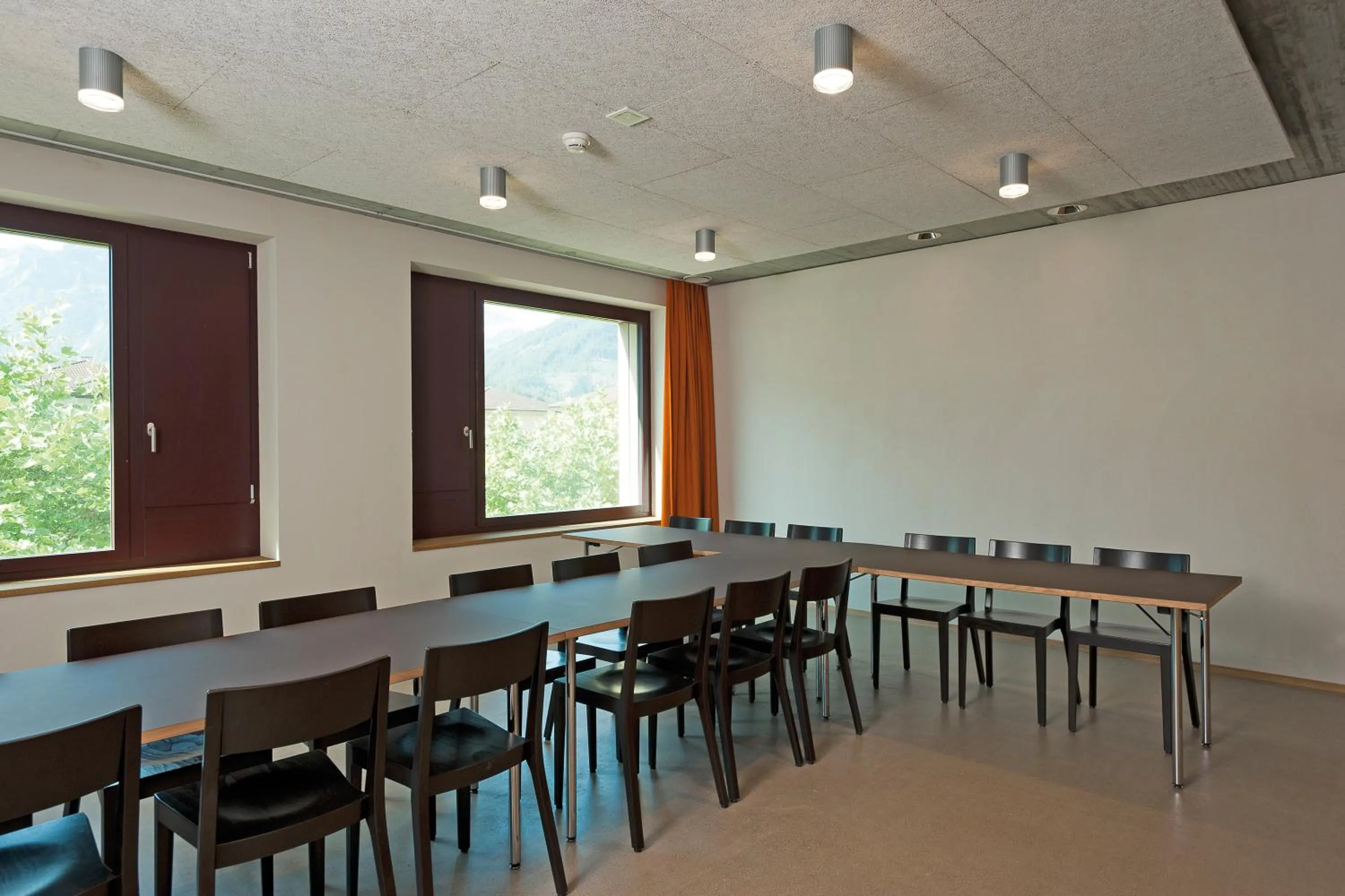 Meeting/conference room in Interlaken Youth Hostel