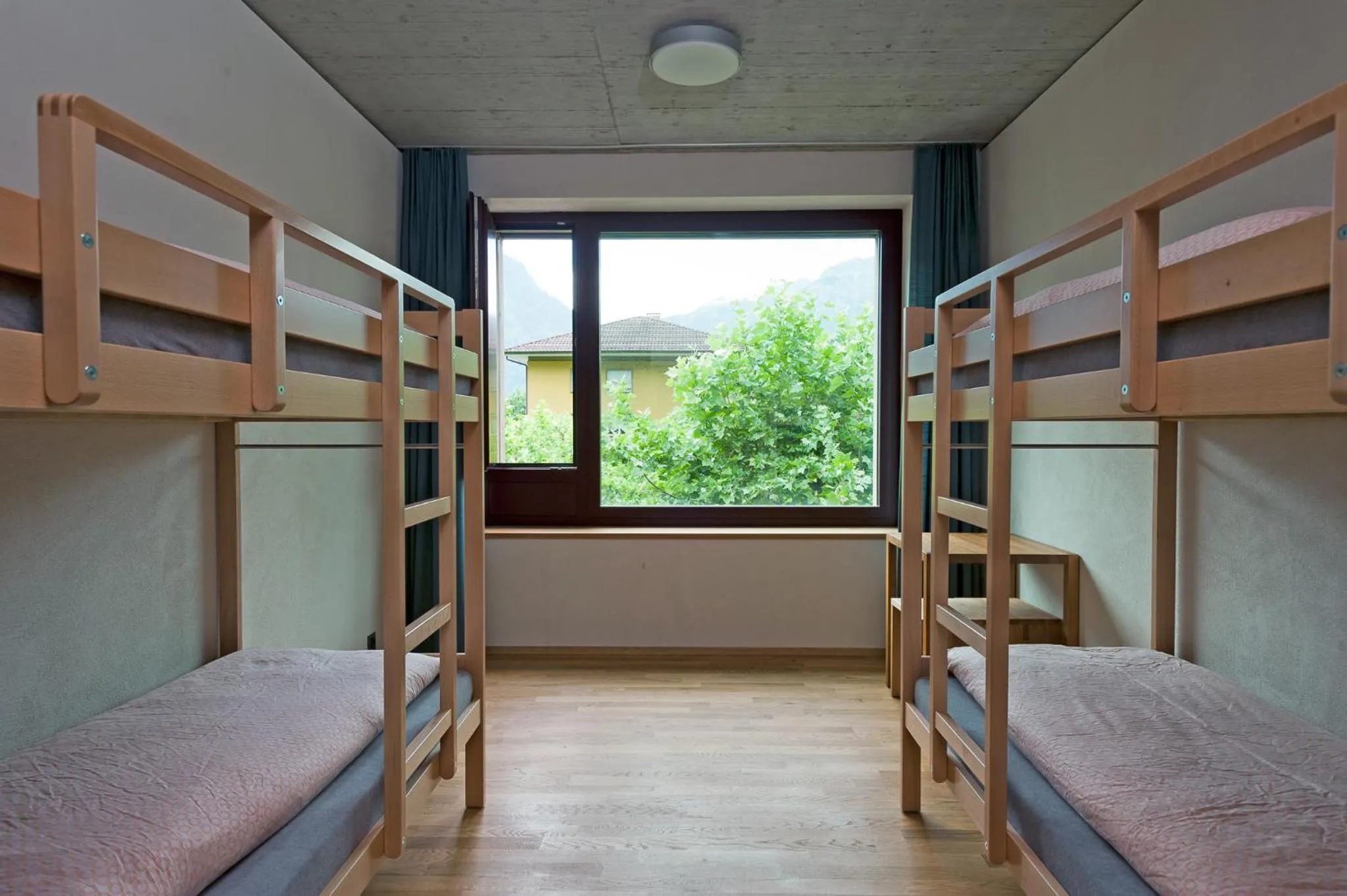 Photo of the whole room, Bed in Interlaken Youth Hostel