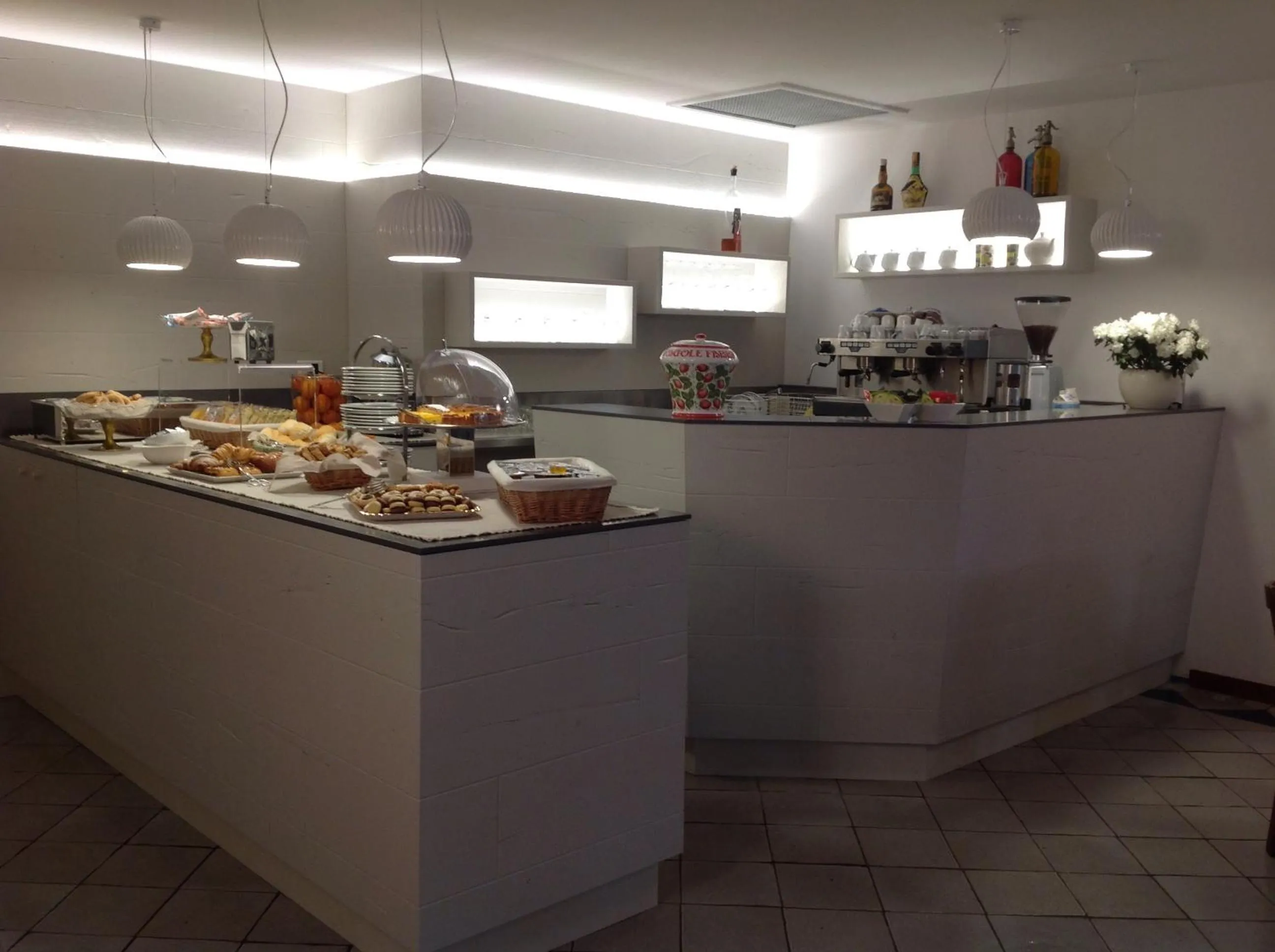 Restaurant/places to eat in Casaalbergo La Rocca