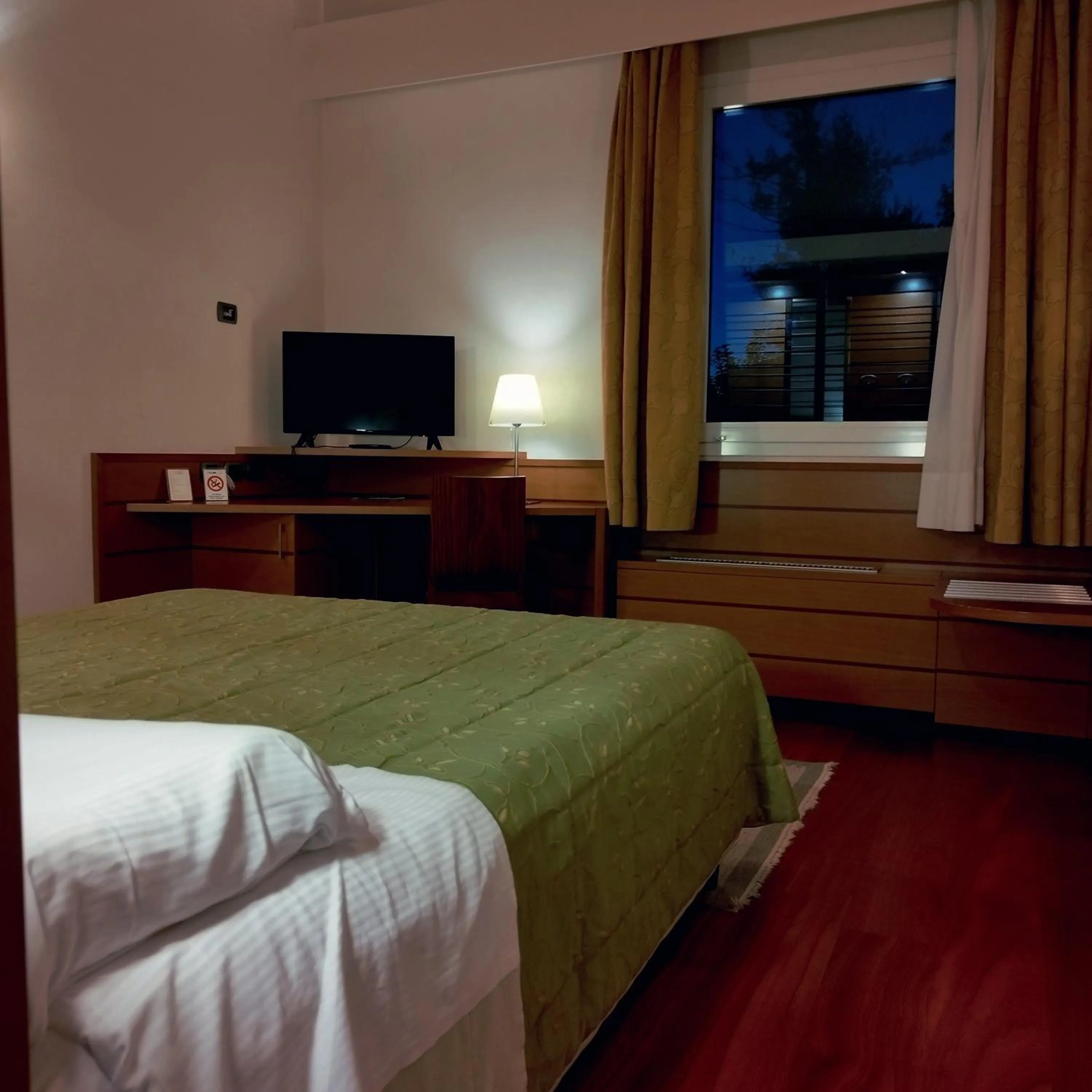 TV and multimedia, Bed in Casaalbergo La Rocca