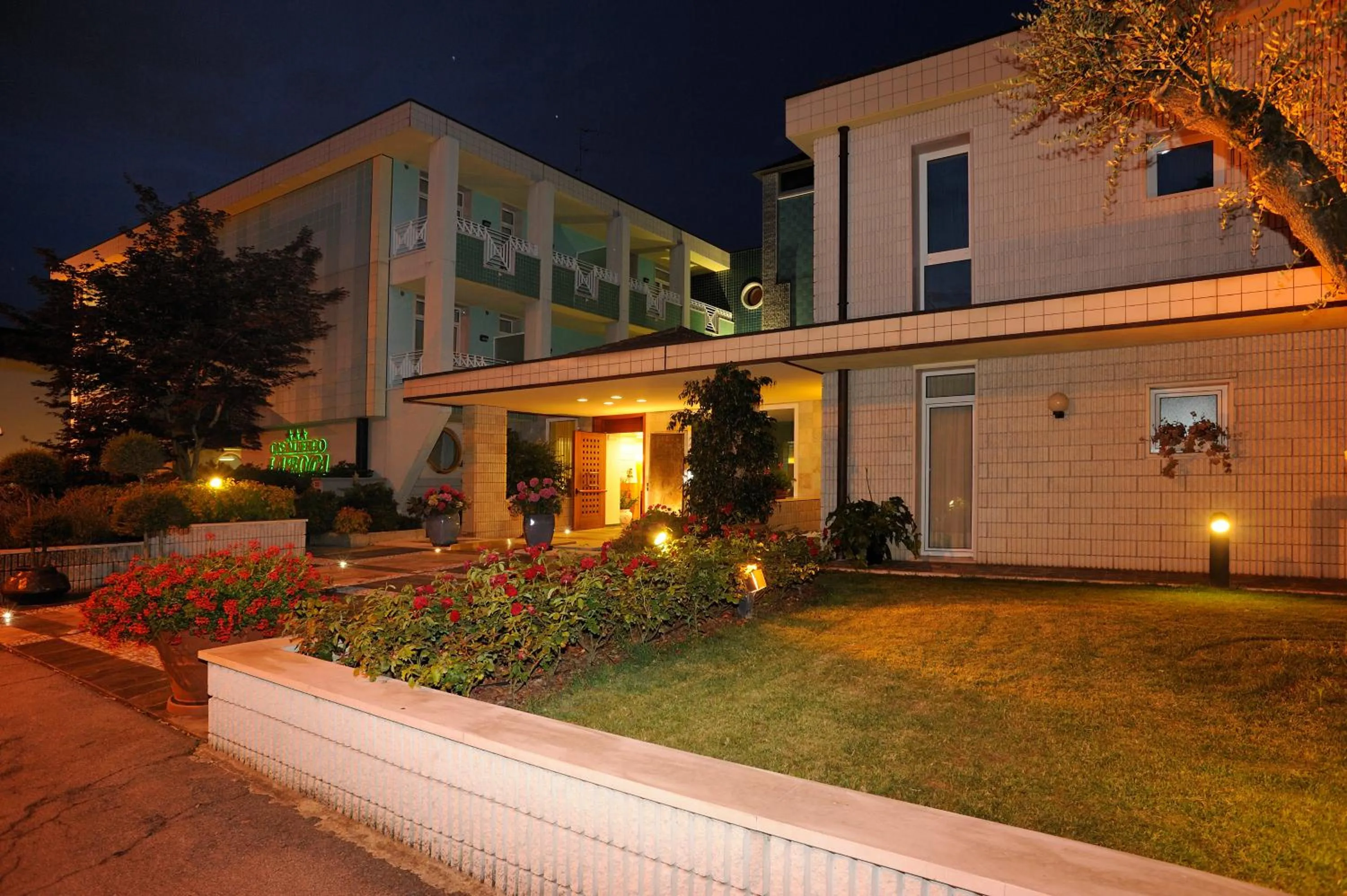 Facade/entrance in Casaalbergo La Rocca