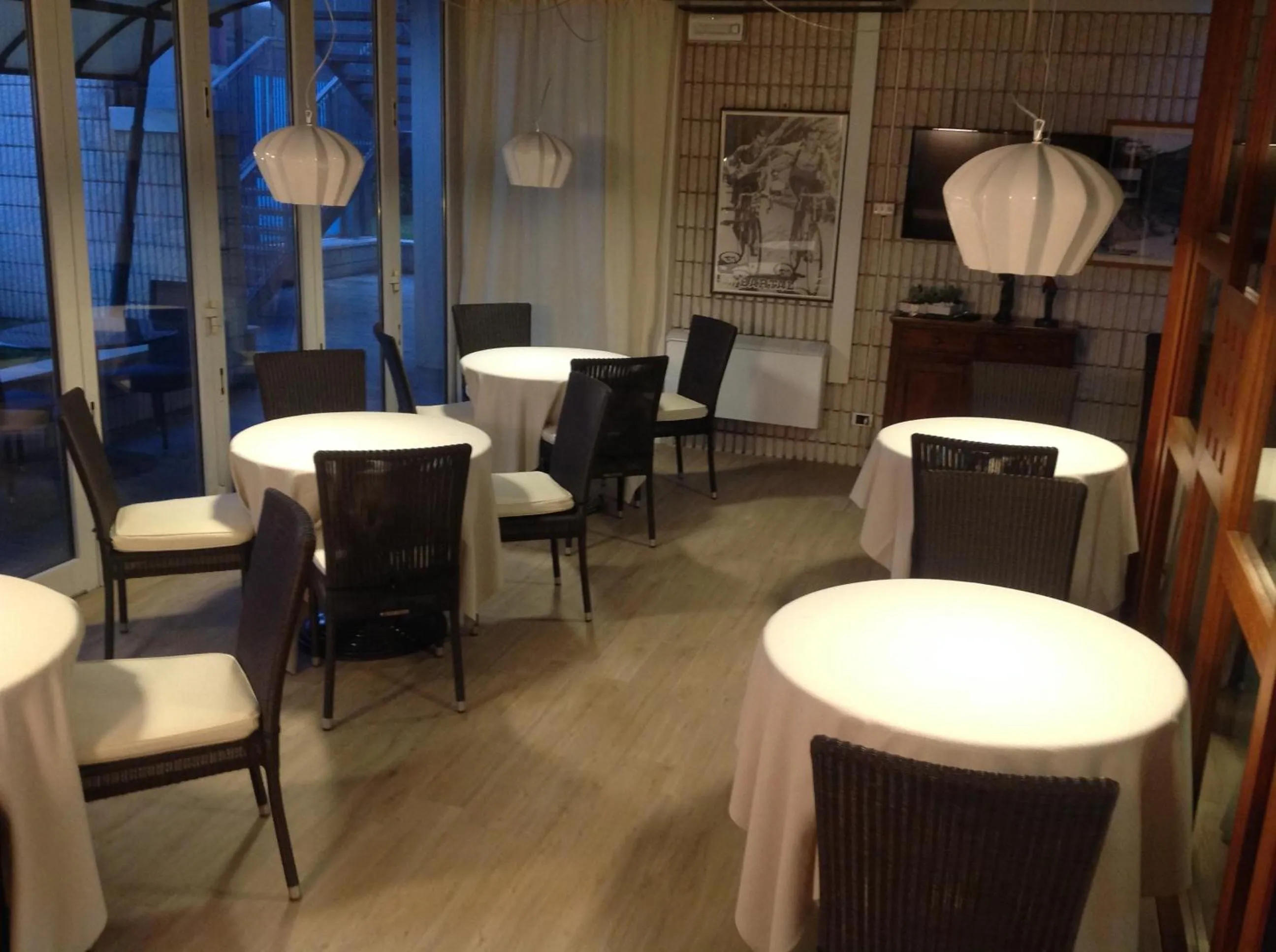 Communal lounge/ TV room in Casaalbergo La Rocca