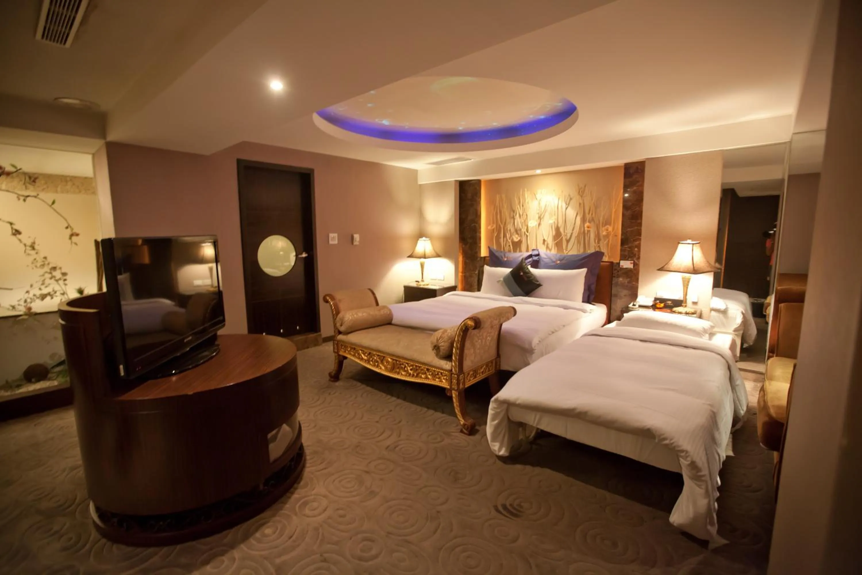 Bed in Taipei Lotty Hotel