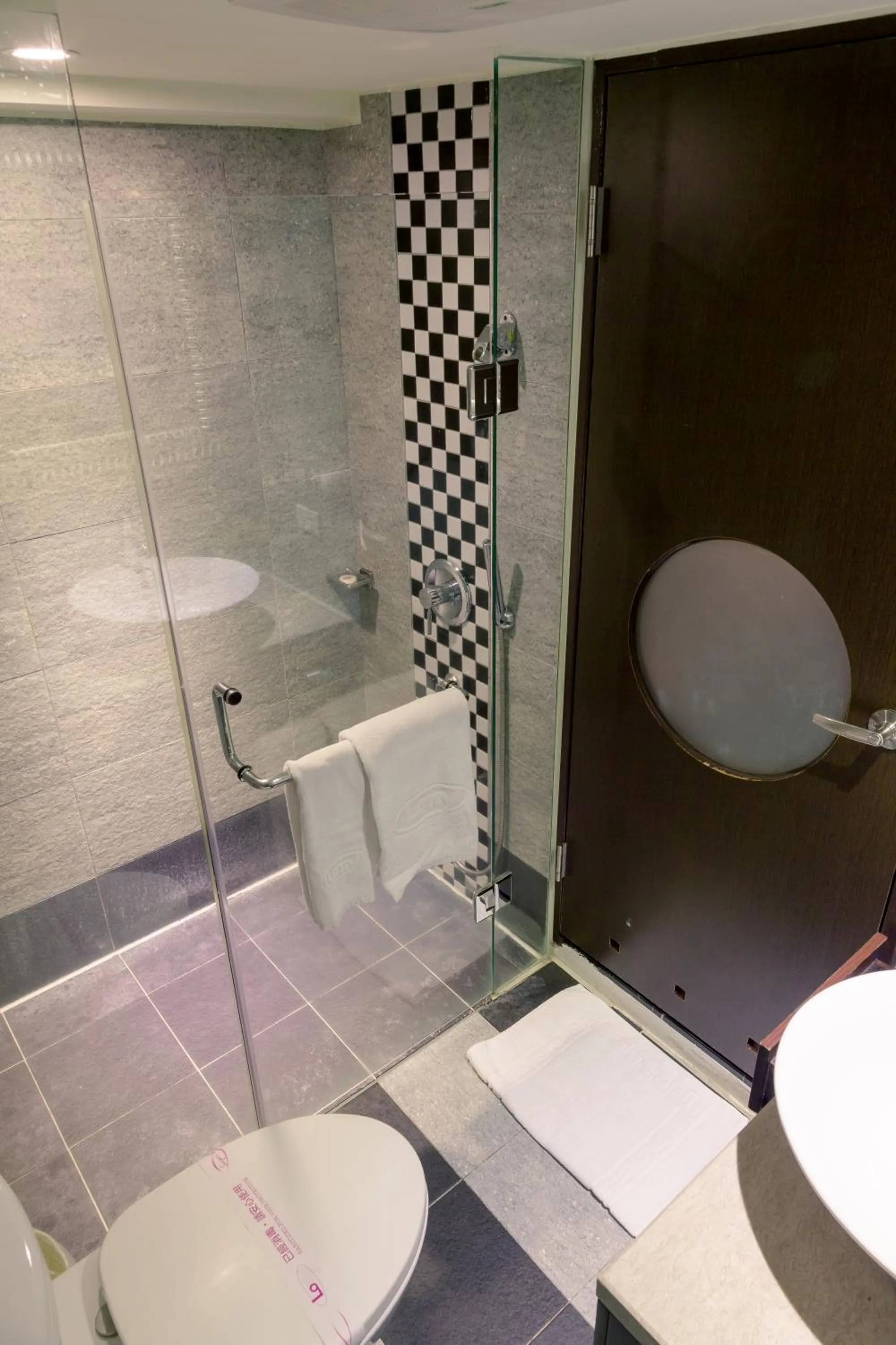 Shower in Taipei Lotty Hotel