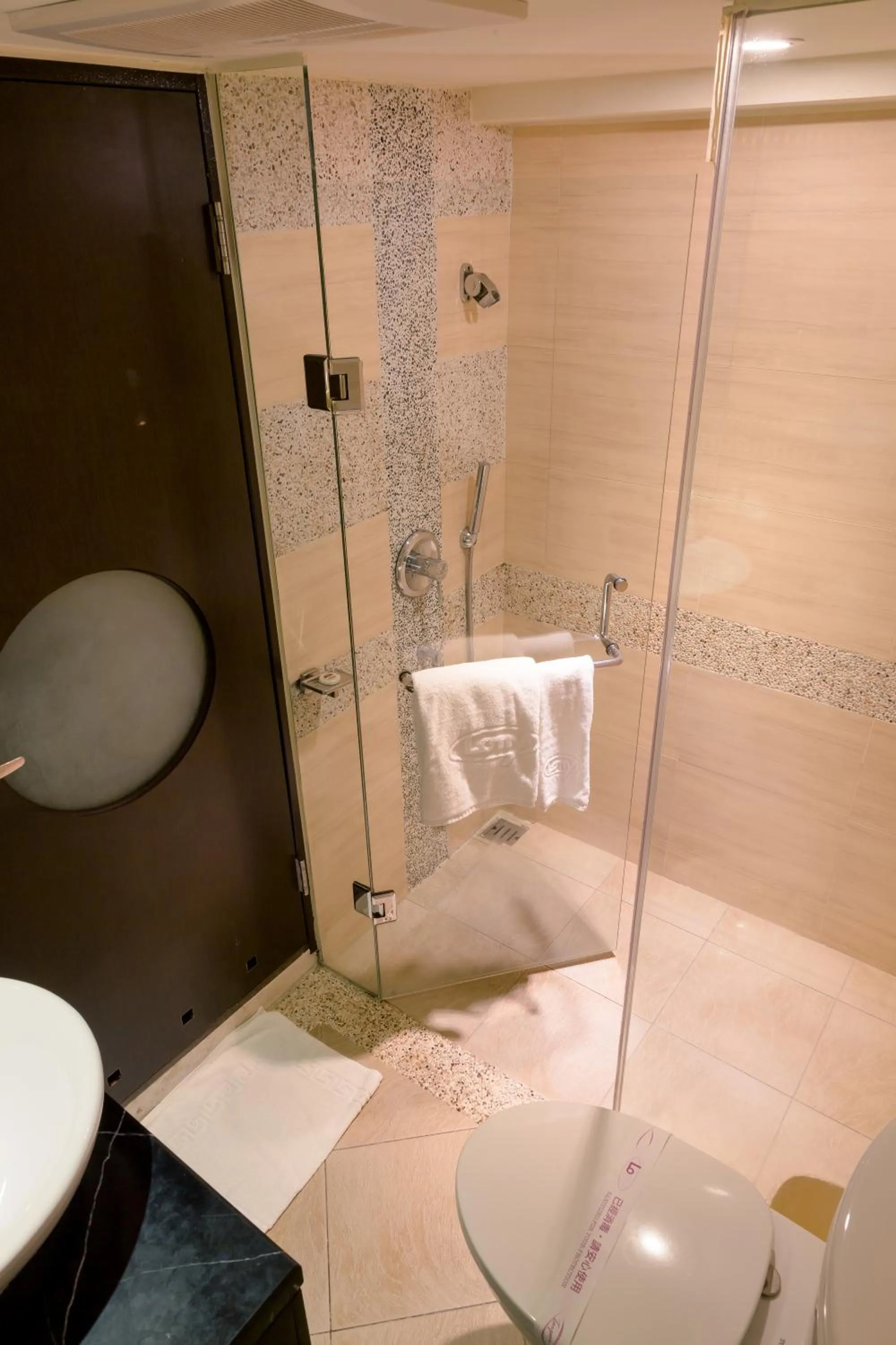 Shower in Taipei Lotty Hotel
