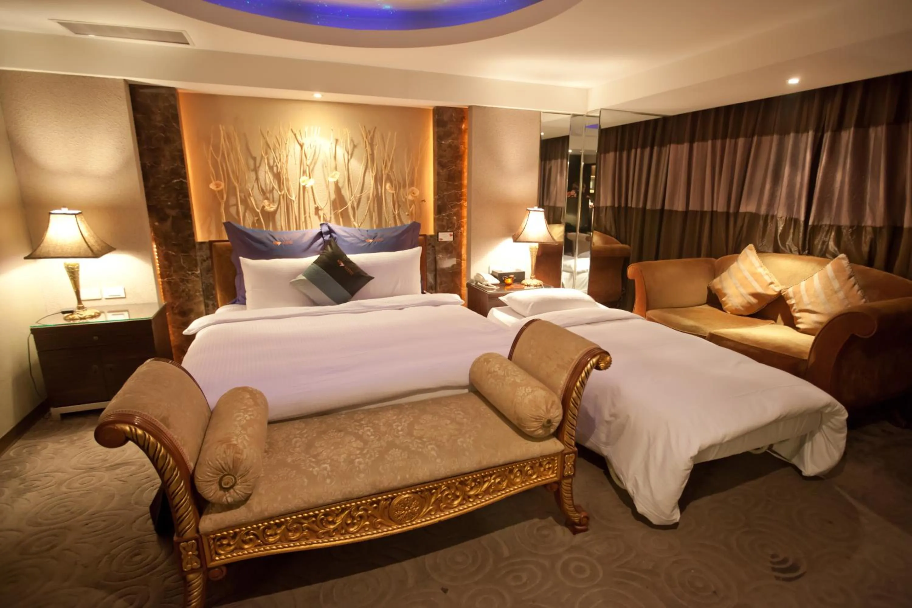 Bed in Taipei Lotty Hotel