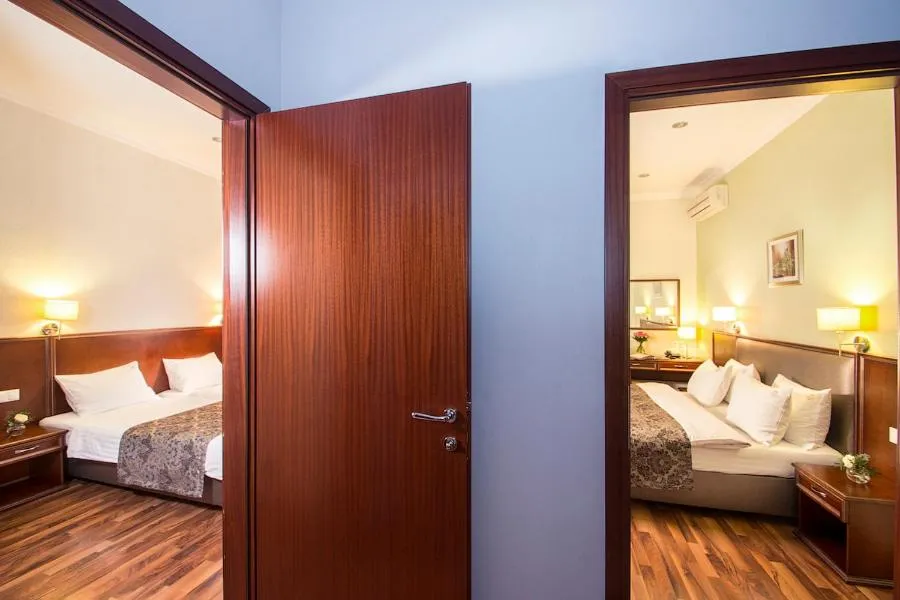 Photo of the whole room, Bed in Greguar Hotel by UHM