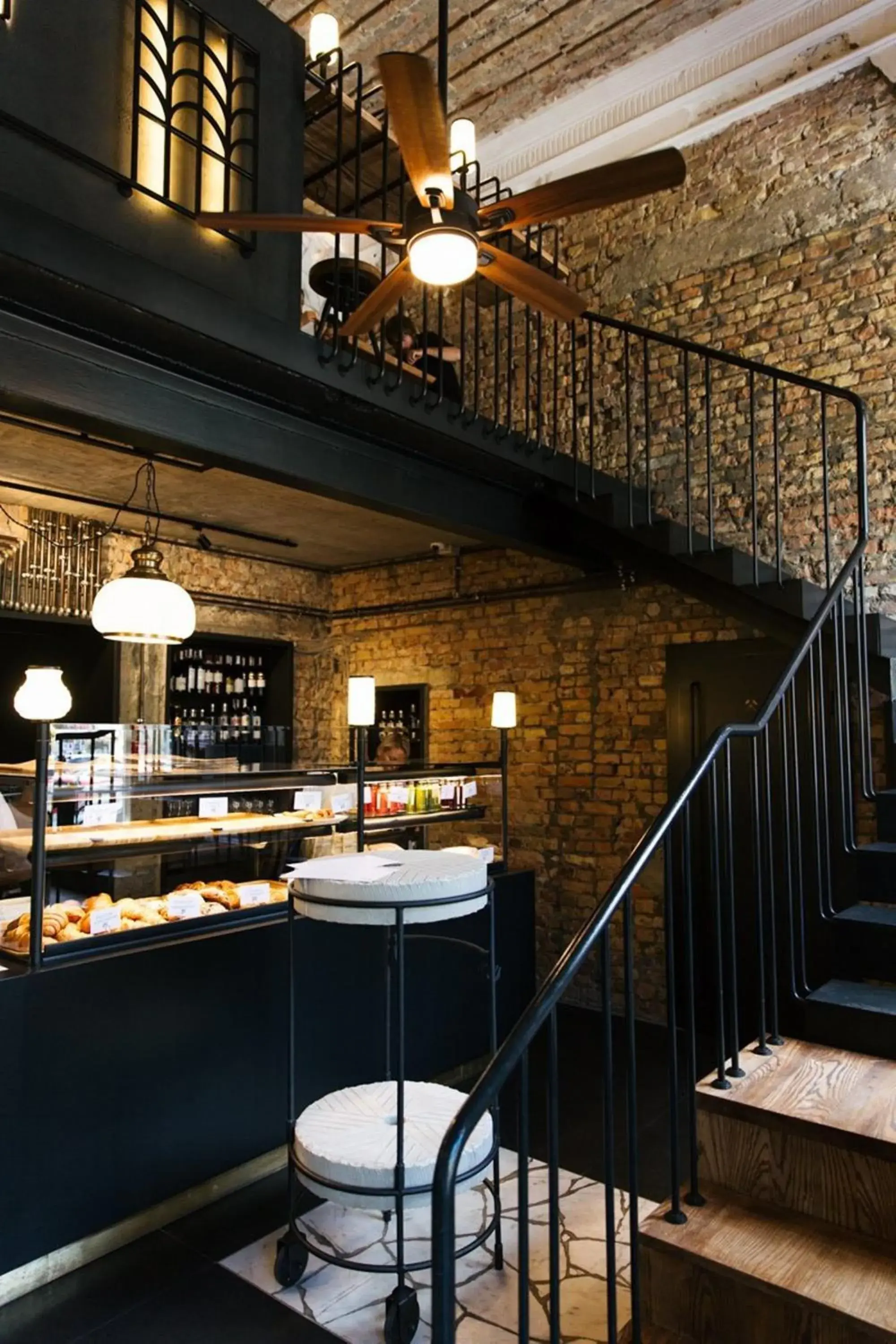 Restaurant/places to eat in Greguar Hotel by UHM Restaurant/places to eat in Greguar Hotel by UHM