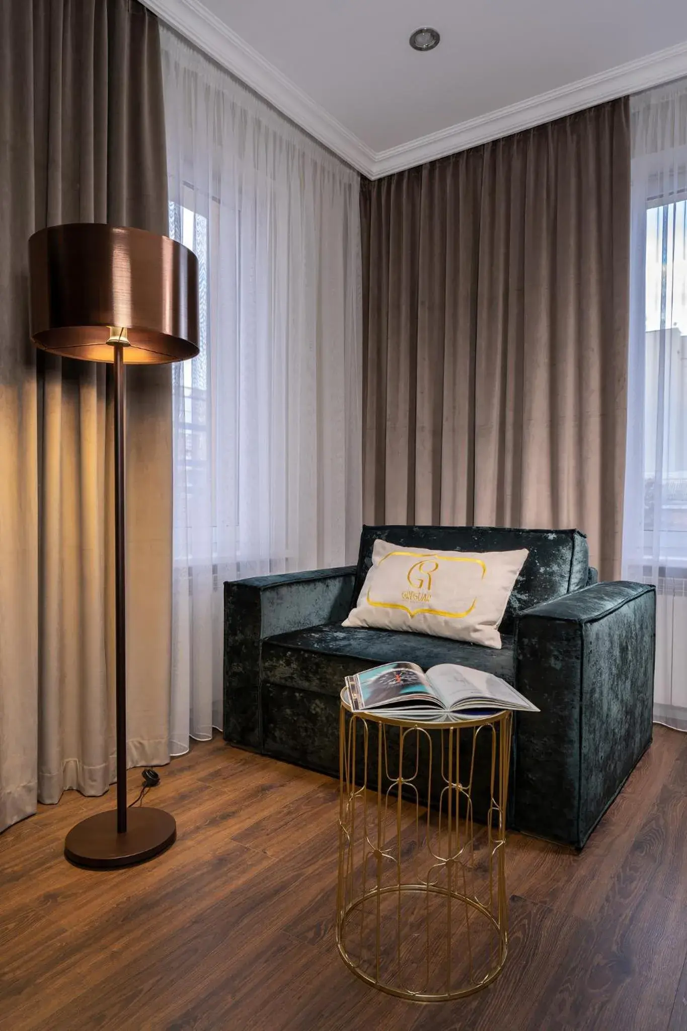 Living room in Greguar Hotel by UHM Living room in Greguar Hotel by UHM