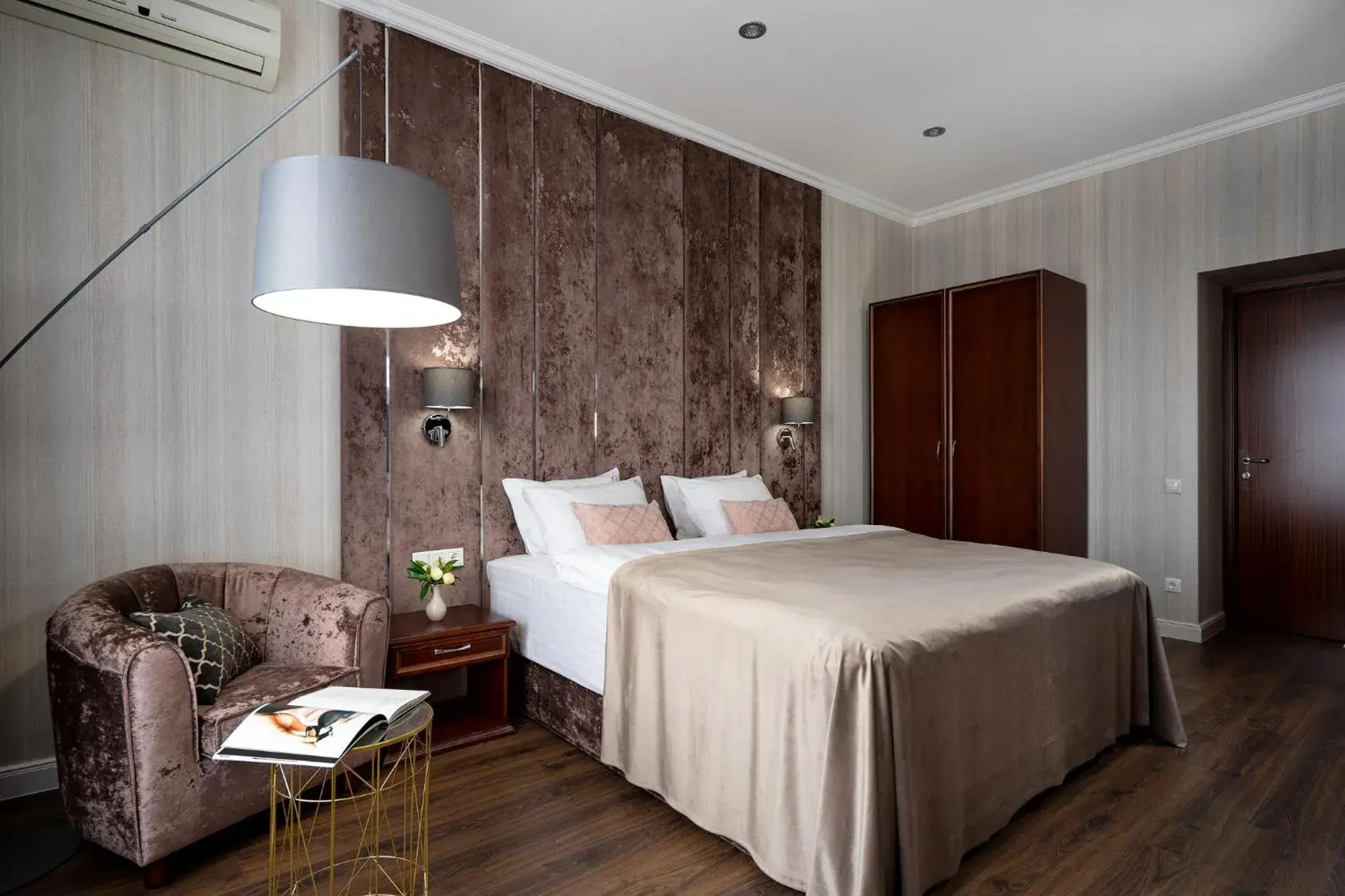 Bed in Greguar Hotel by UHM Bed in Greguar Hotel by UHM