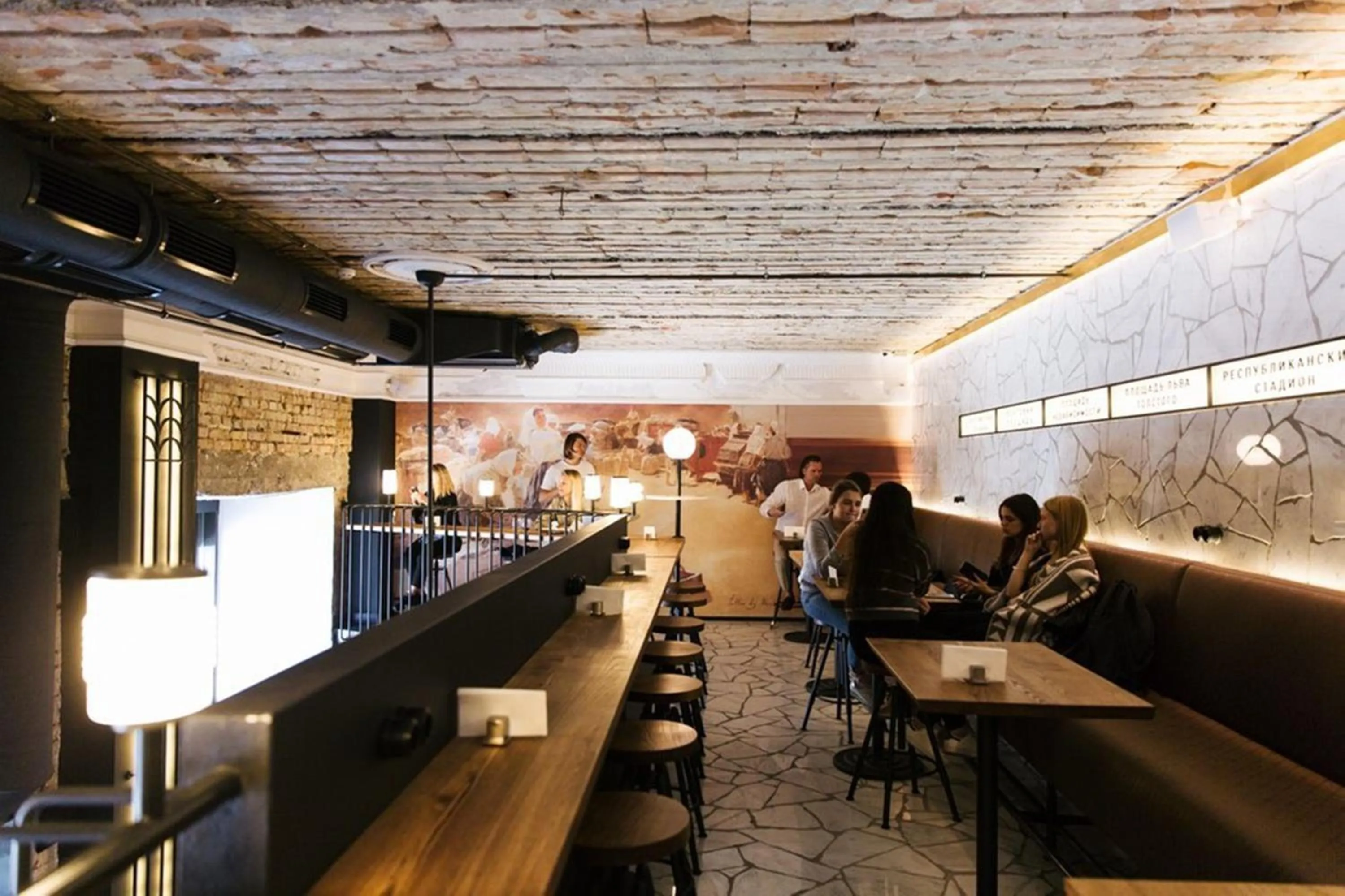 Restaurant/places to eat in Greguar Hotel by UHM