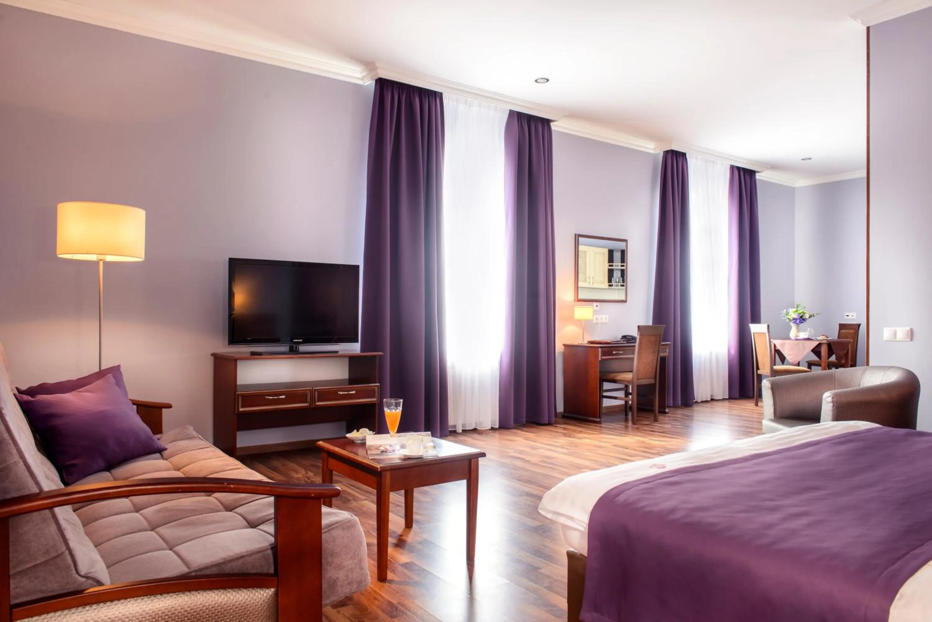 Photo of the whole room, Bed in Greguar Hotel by UHM