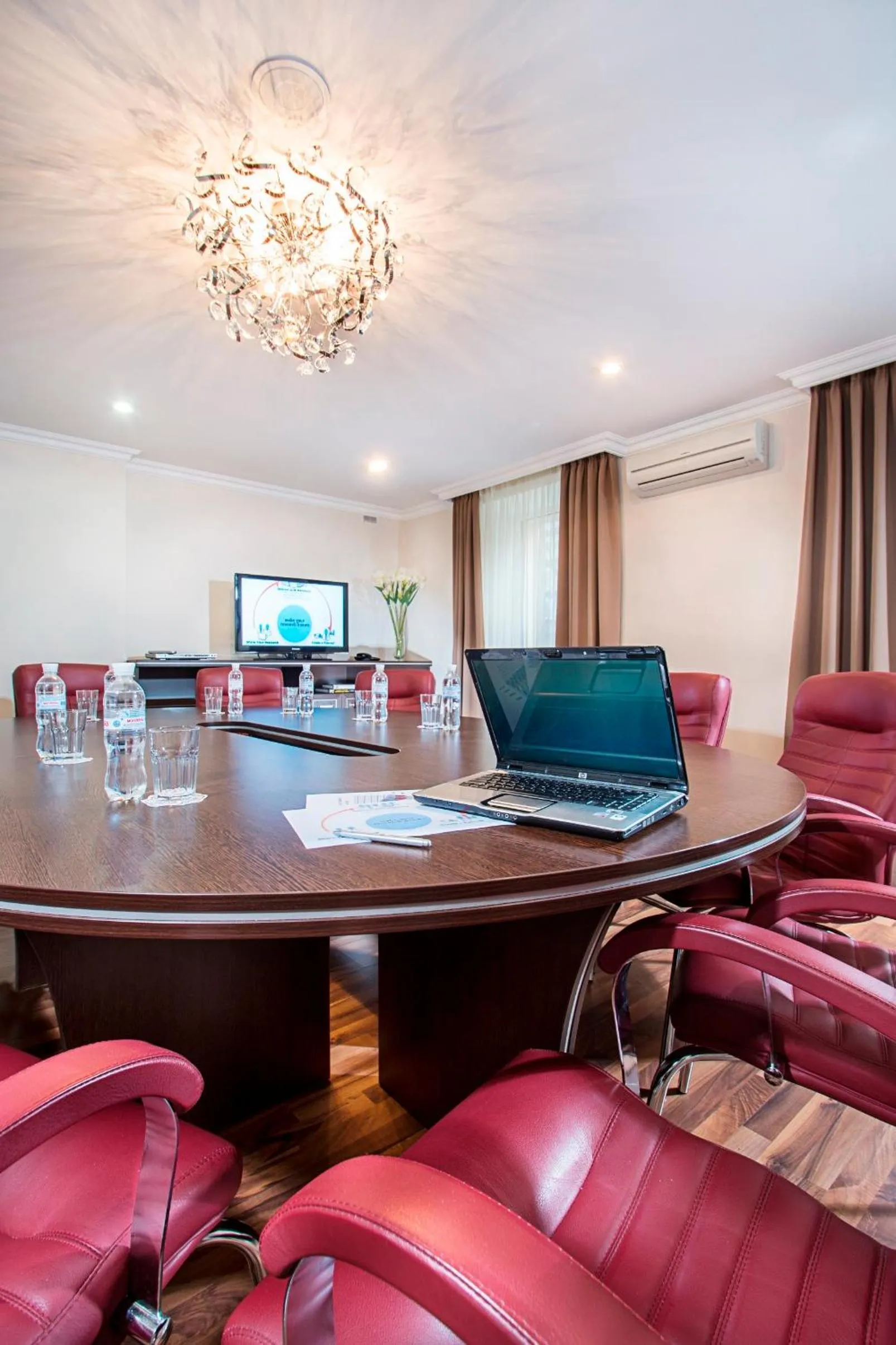 Business facilities in Greguar Hotel by UHM
