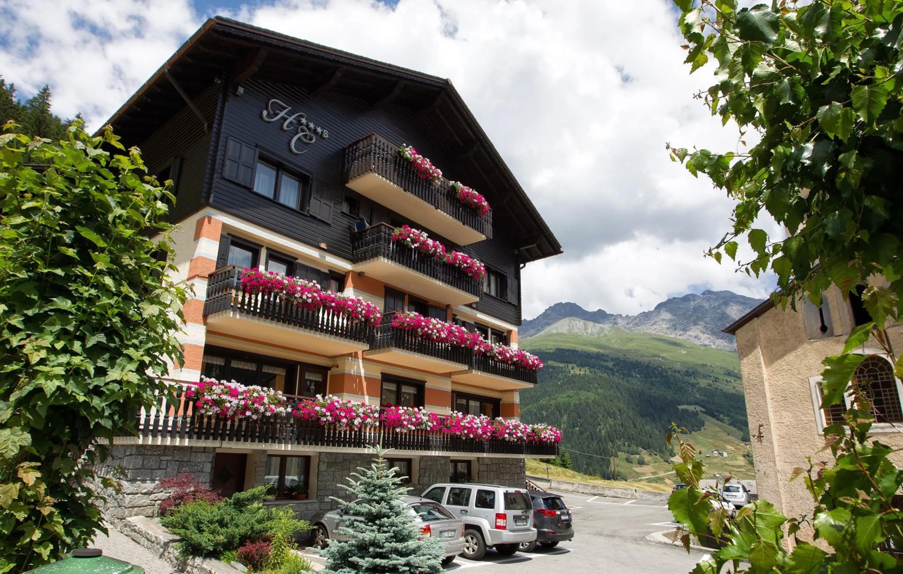 Property building in Hotel Cardo