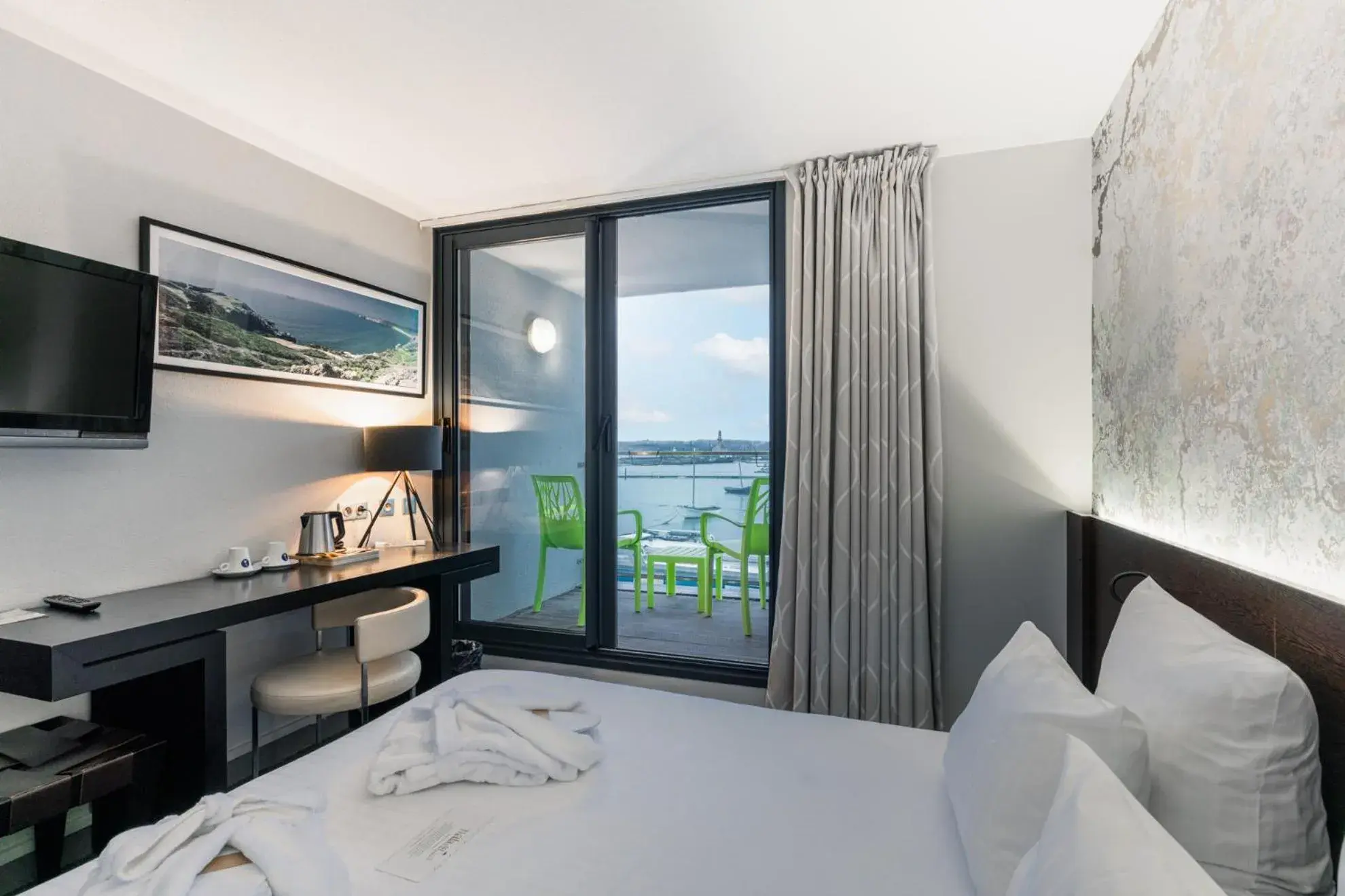 Double Room with Balcony and Sea View in Le Thalassa Hôtel & Spa Double Room with Balcony and Sea View in Le Thalassa Hôtel & Spa