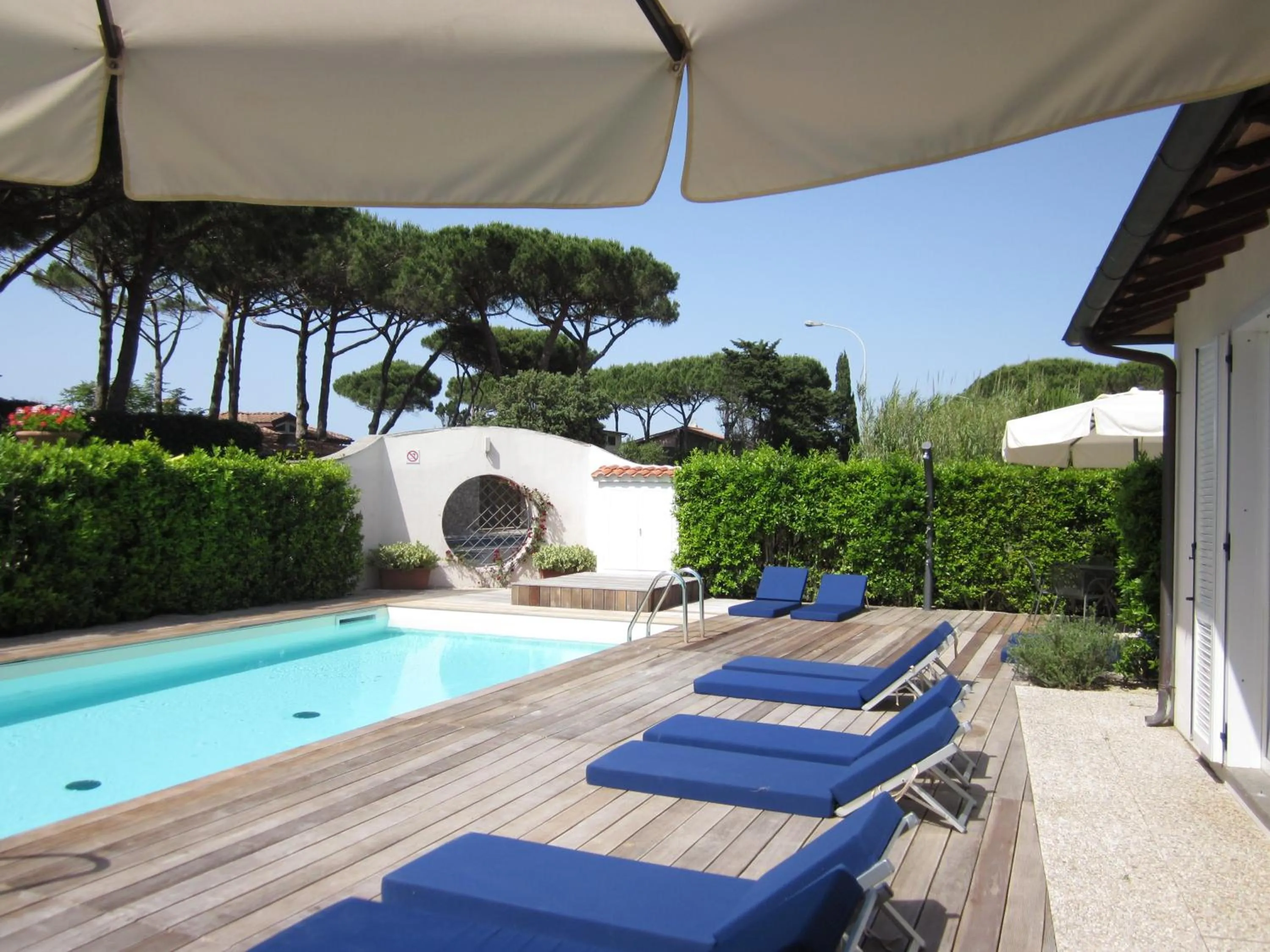 Pool view in Hotel Villa Smeraldo