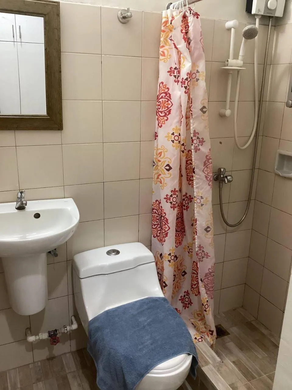 Bathroom in 1775 Adriatico Suites