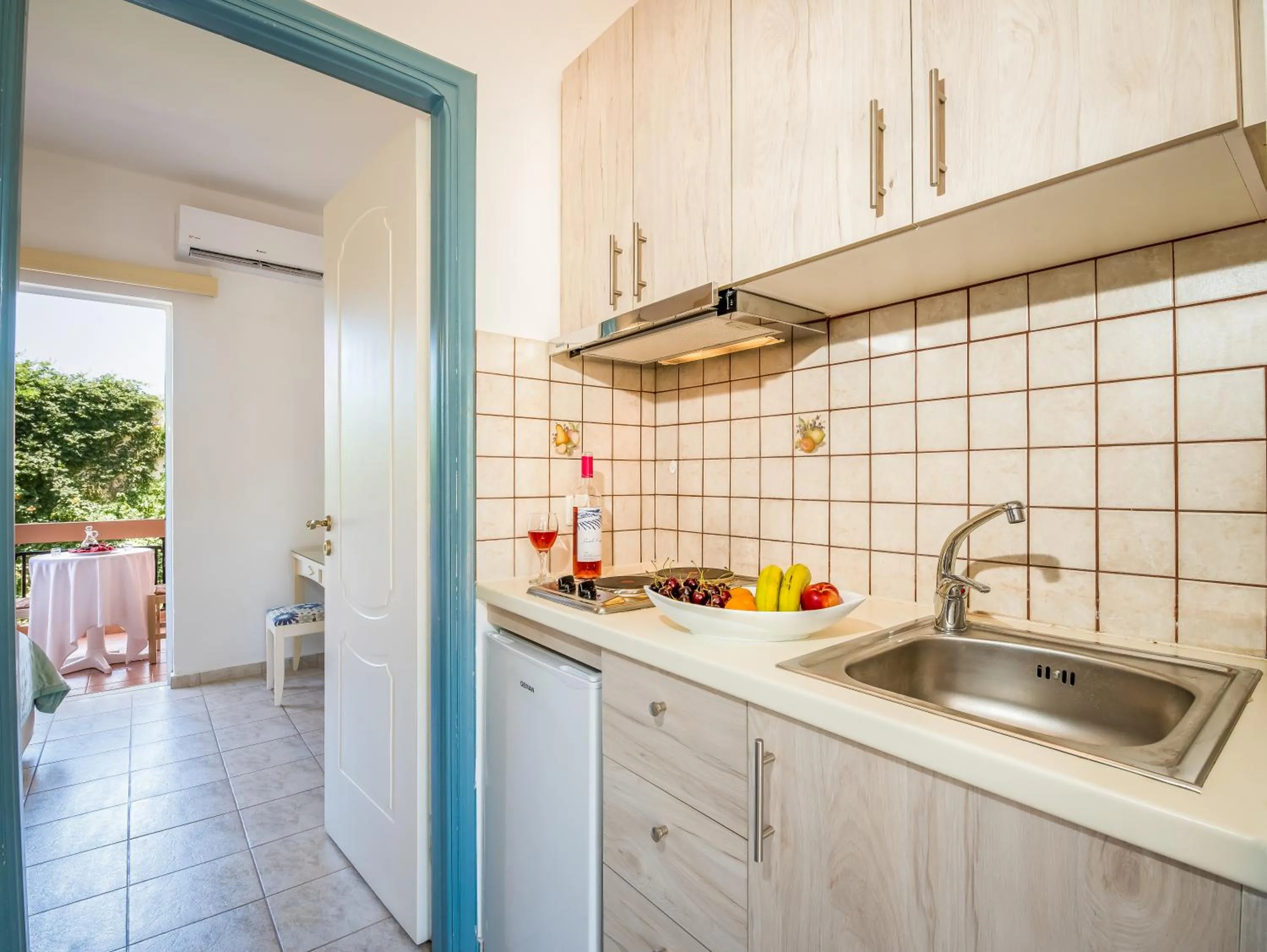 Kitchen or kitchenette in Solon Apartments