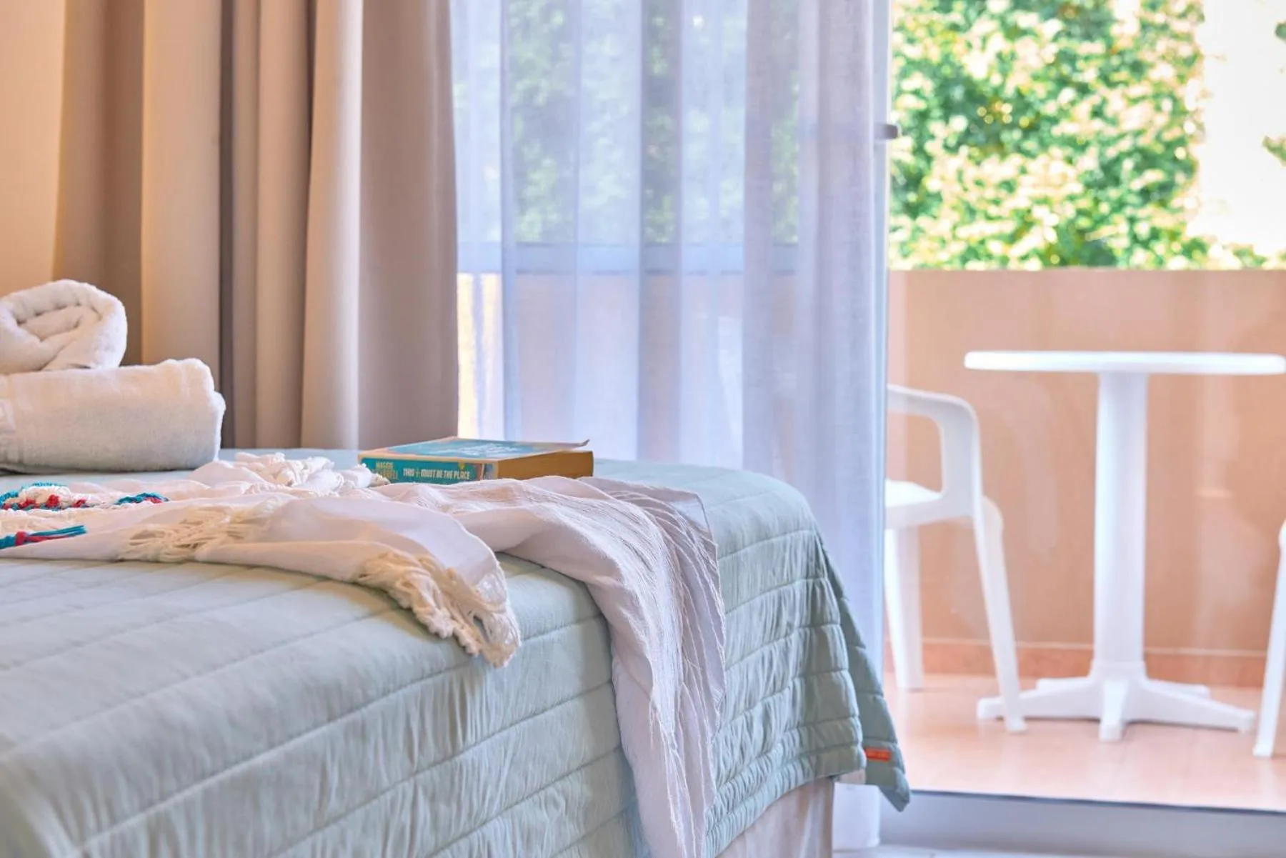 Bed in Solon Apartments