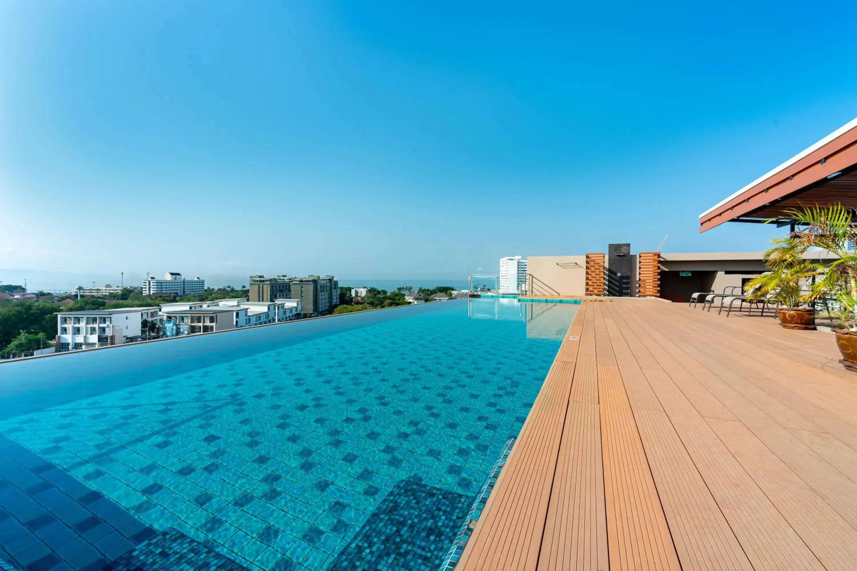 Pool view, Swimming Pool in LawinTa Hotel Pattaya