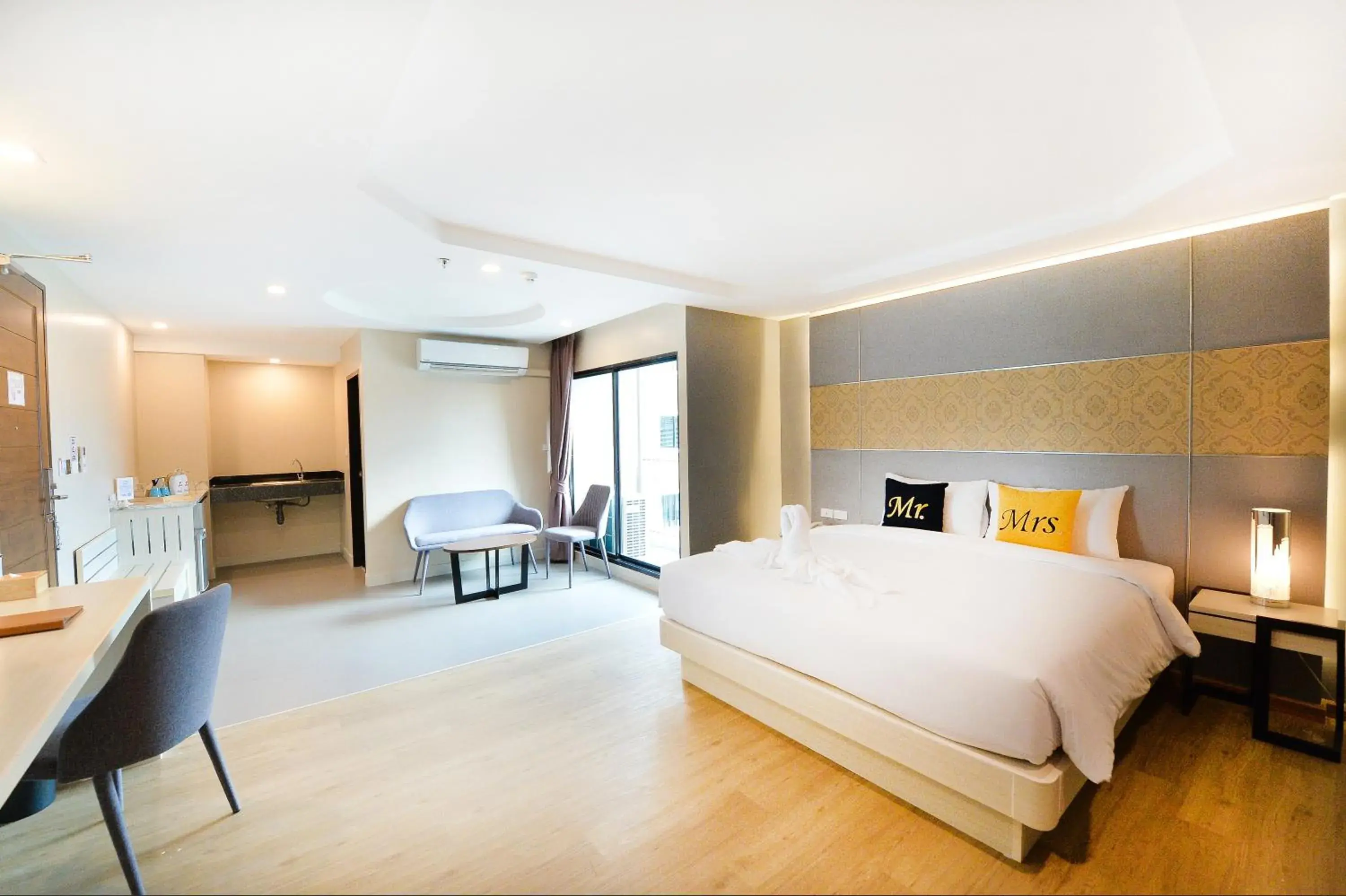 Bed in LawinTa Hotel Pattaya