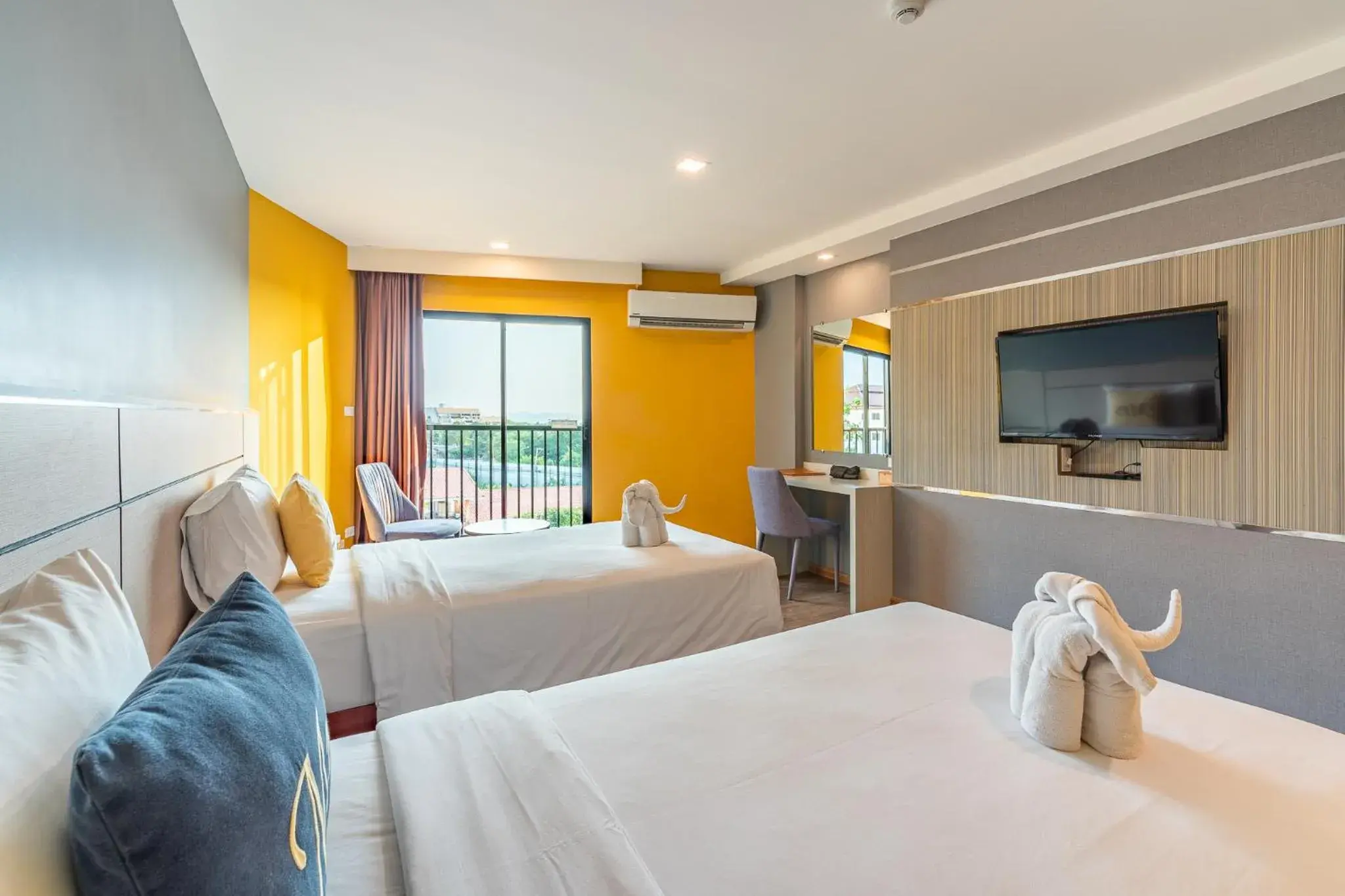 Bed in LawinTa Hotel Pattaya