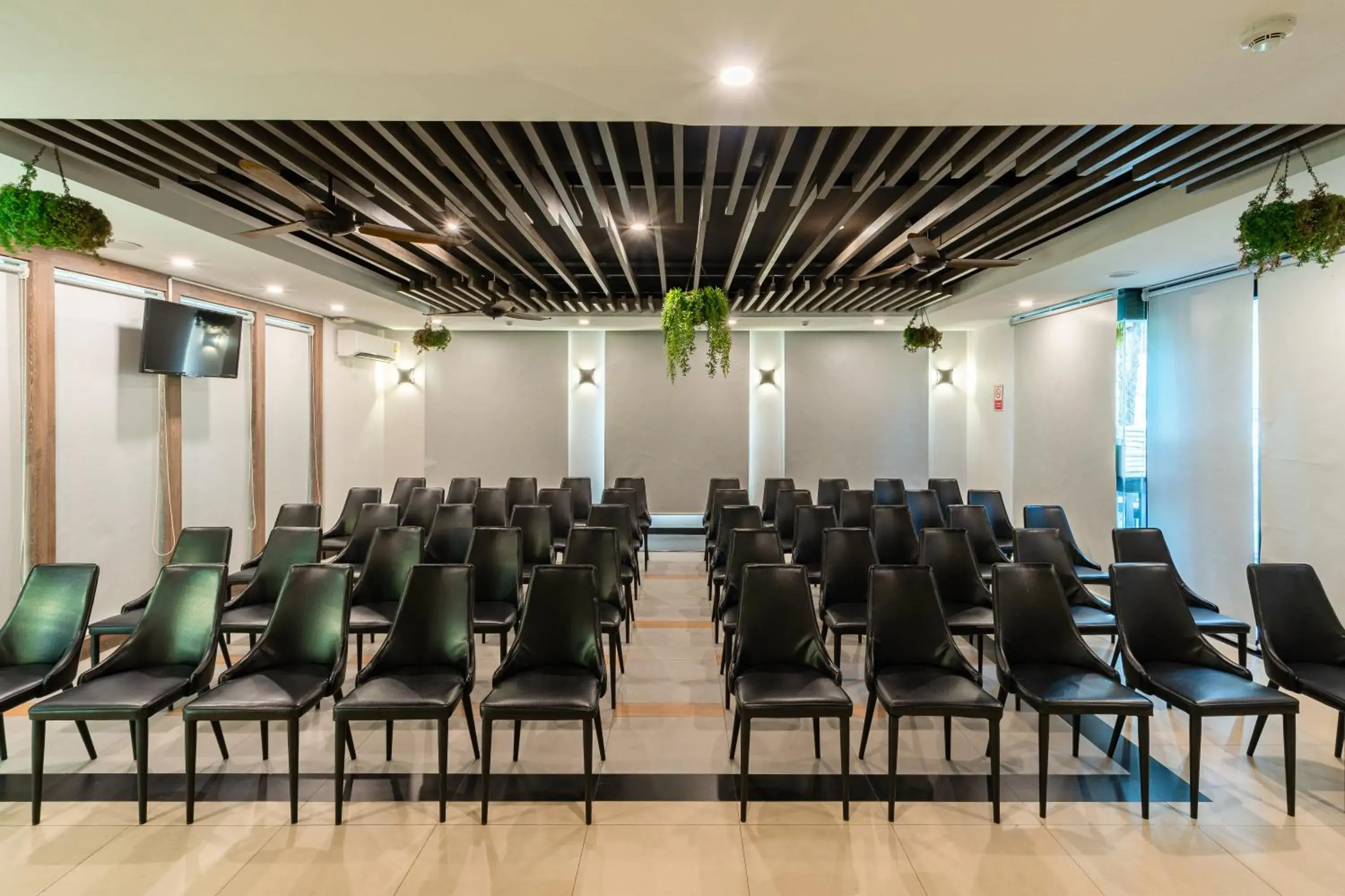 Meeting/conference room in LawinTa Hotel Pattaya