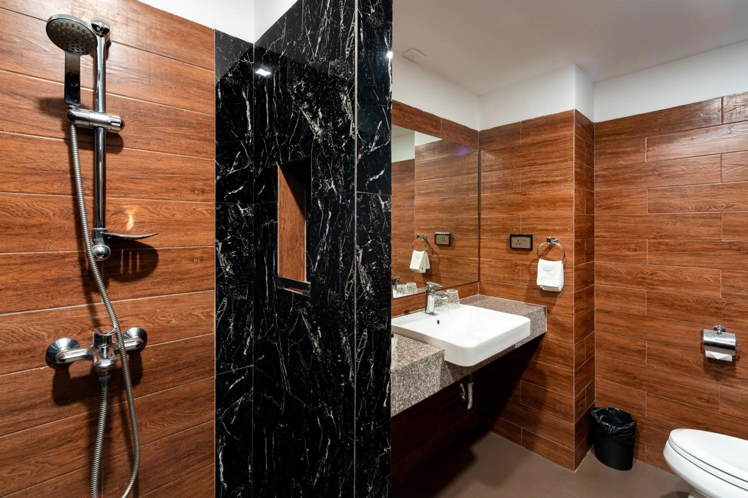 Bathroom in LawinTa Hotel Pattaya