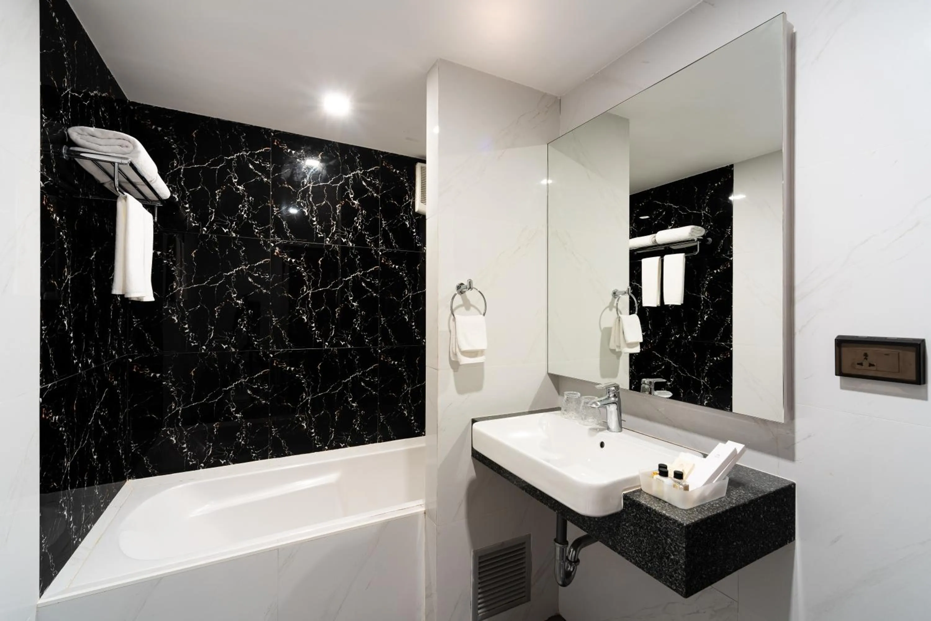 Bathroom in LawinTa Hotel Pattaya