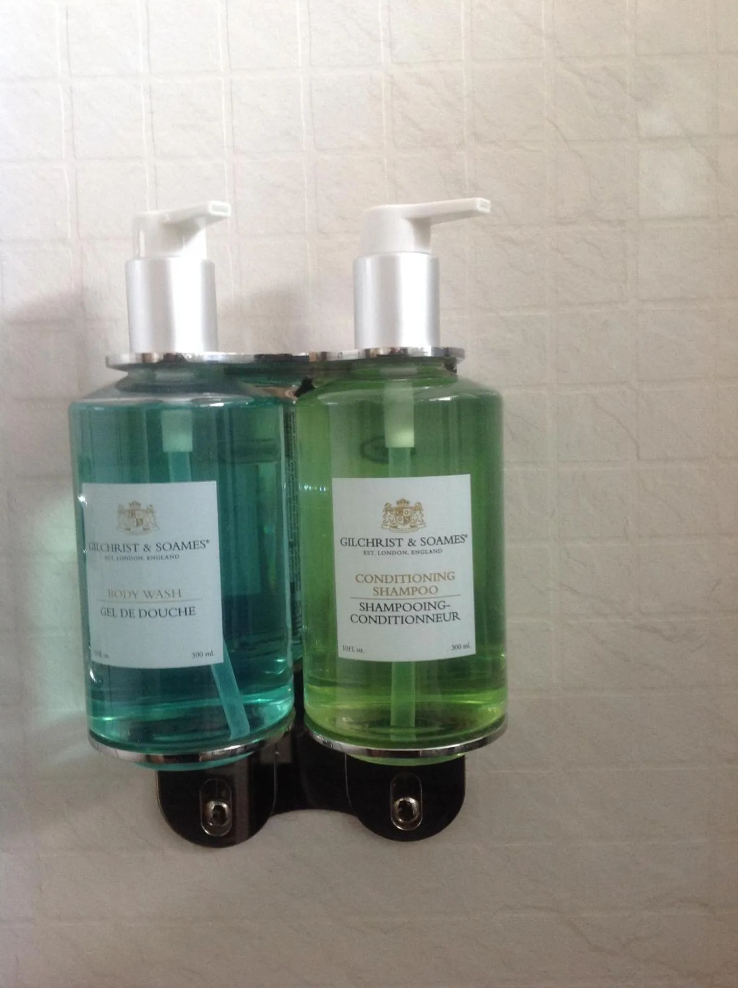 Shower in Quinlan & Cooke Boutique Townhouse and QCs Seafood Restaurant