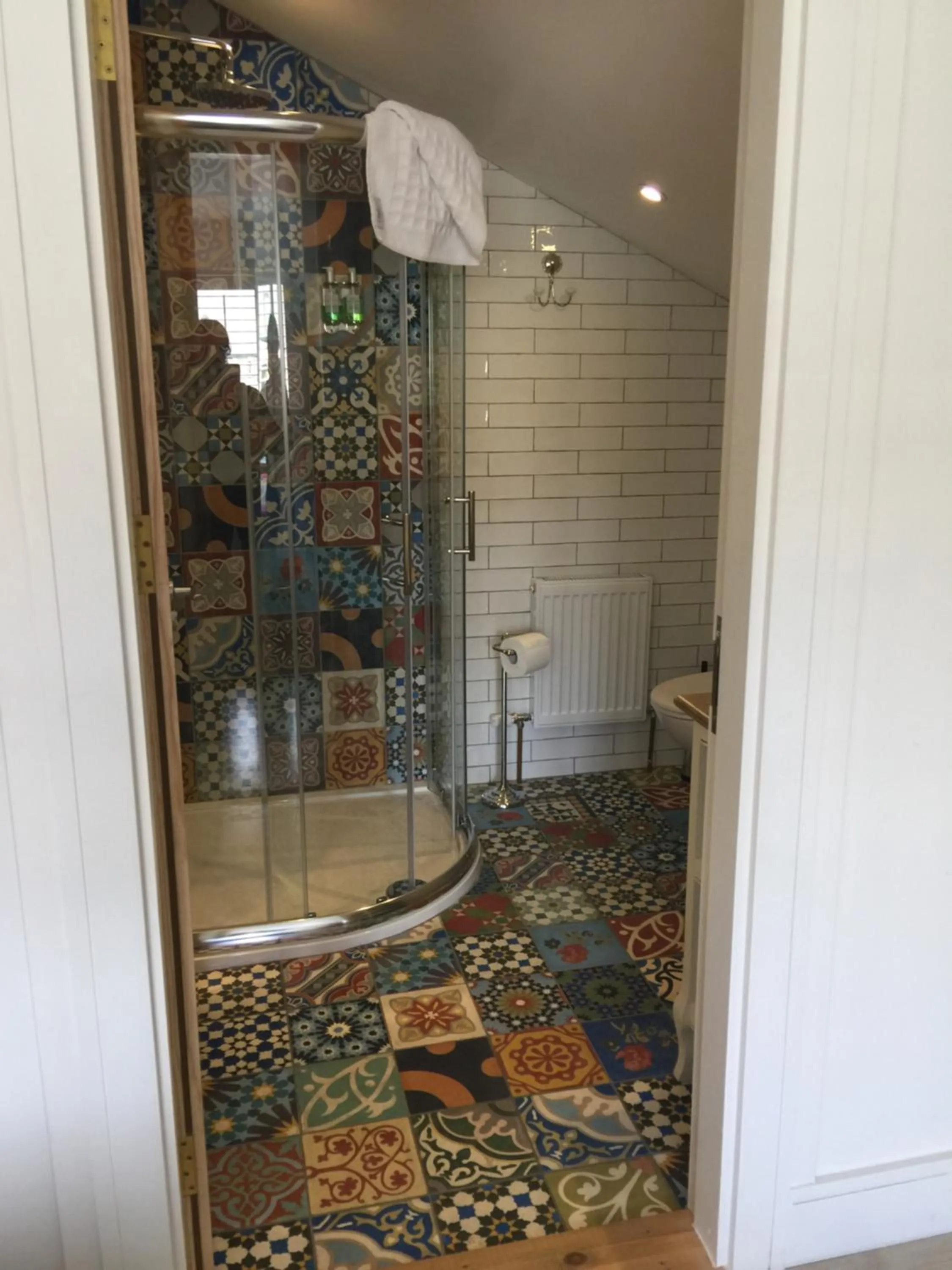 Shower in Quinlan & Cooke Boutique Townhouse and QCs Seafood Restaurant