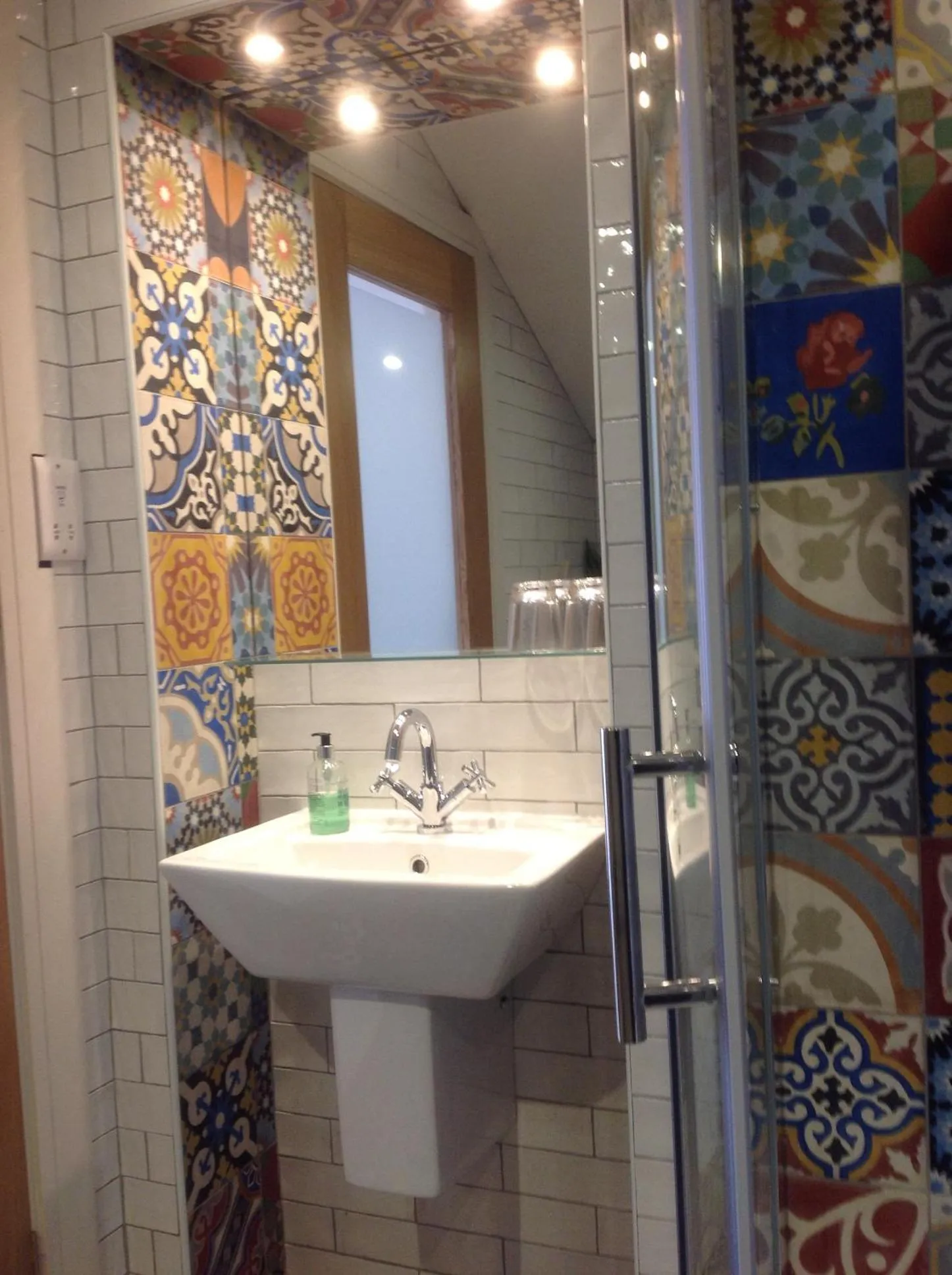 Shower in Quinlan & Cooke Boutique Townhouse and QCs Seafood Restaurant