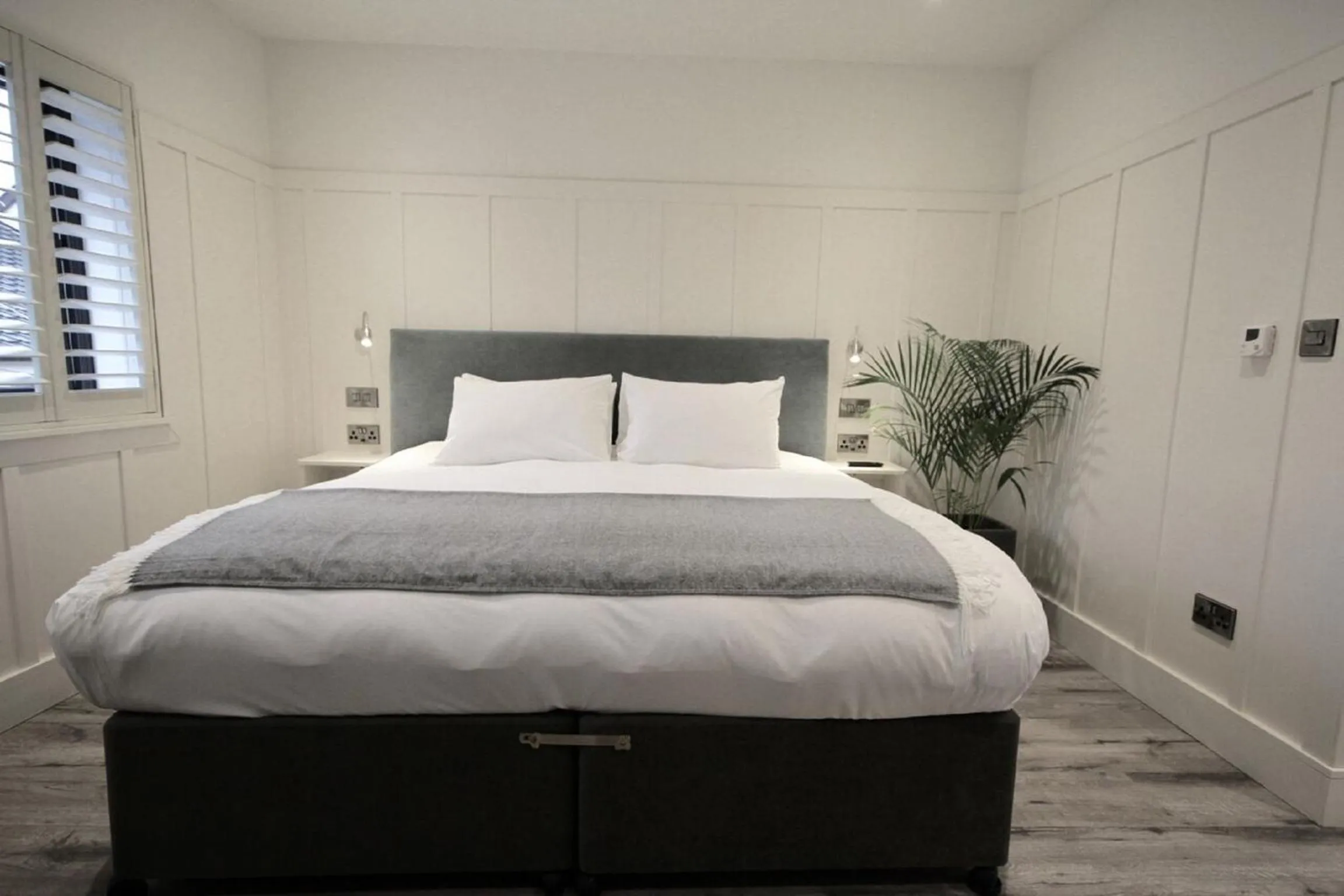 Bedroom, Bed in Quinlan & Cooke Boutique Townhouse and QCs Seafood Restaurant