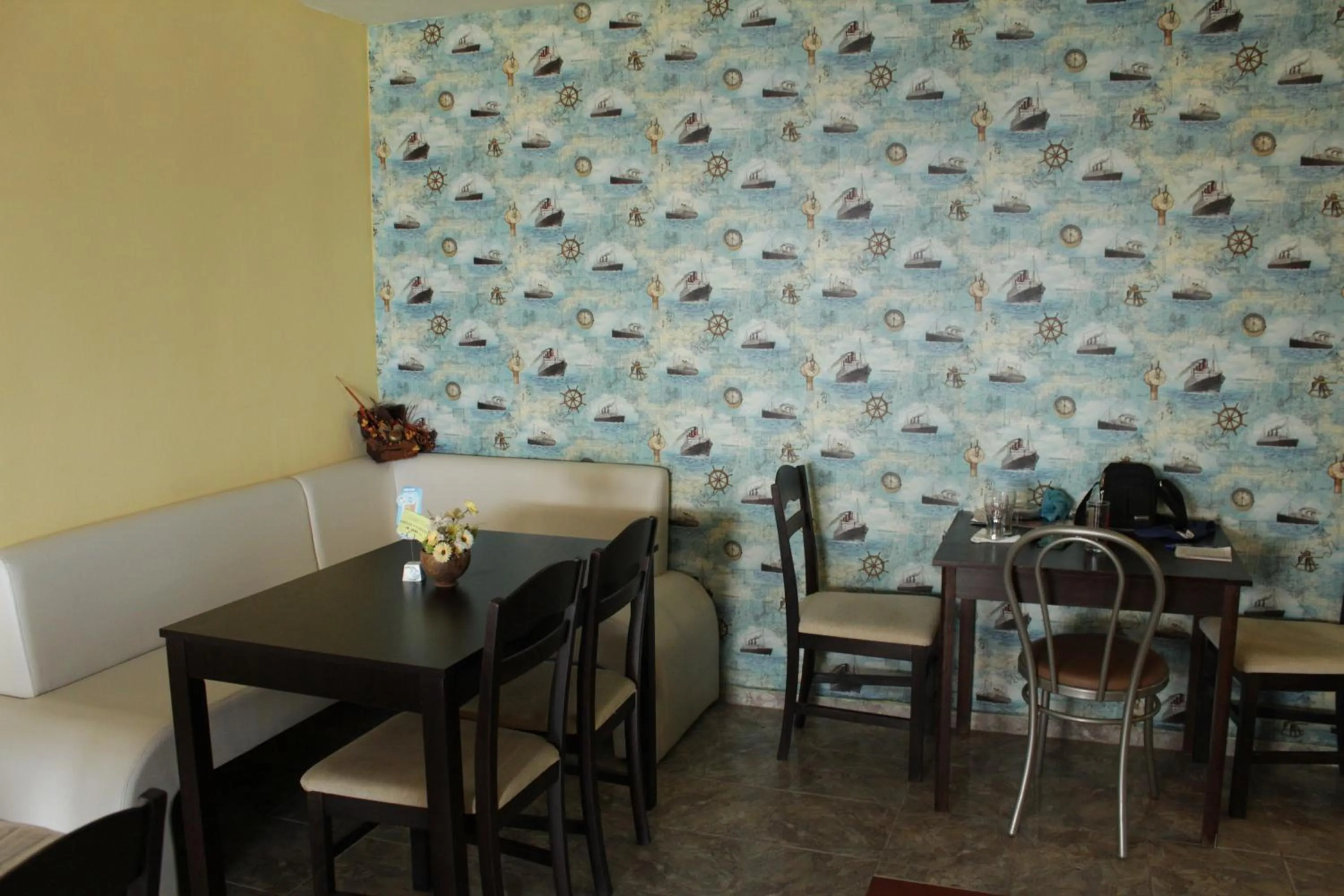 Restaurant/places to eat in Barex Family Hotel