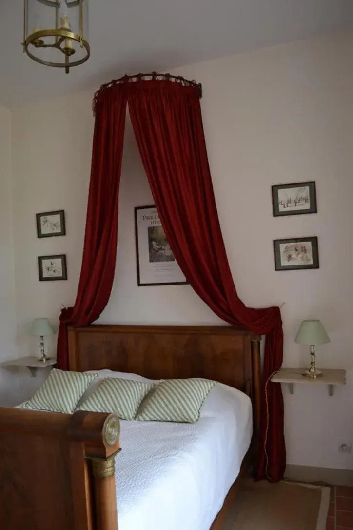 Single Room with Shower - single occupancy in Chateau d' Emalleville Single Room with Shower - single occupancy in Chateau d' Emalleville