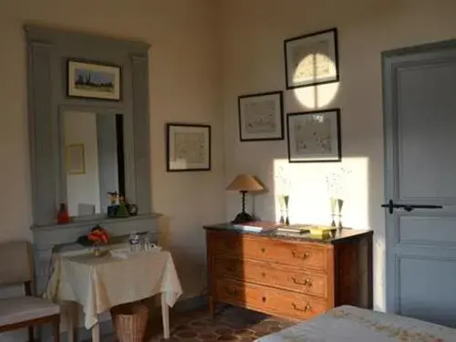 Twin Room with Private Bathroom in Chateau d' Emalleville Twin Room with Private Bathroom in Chateau d' Emalleville