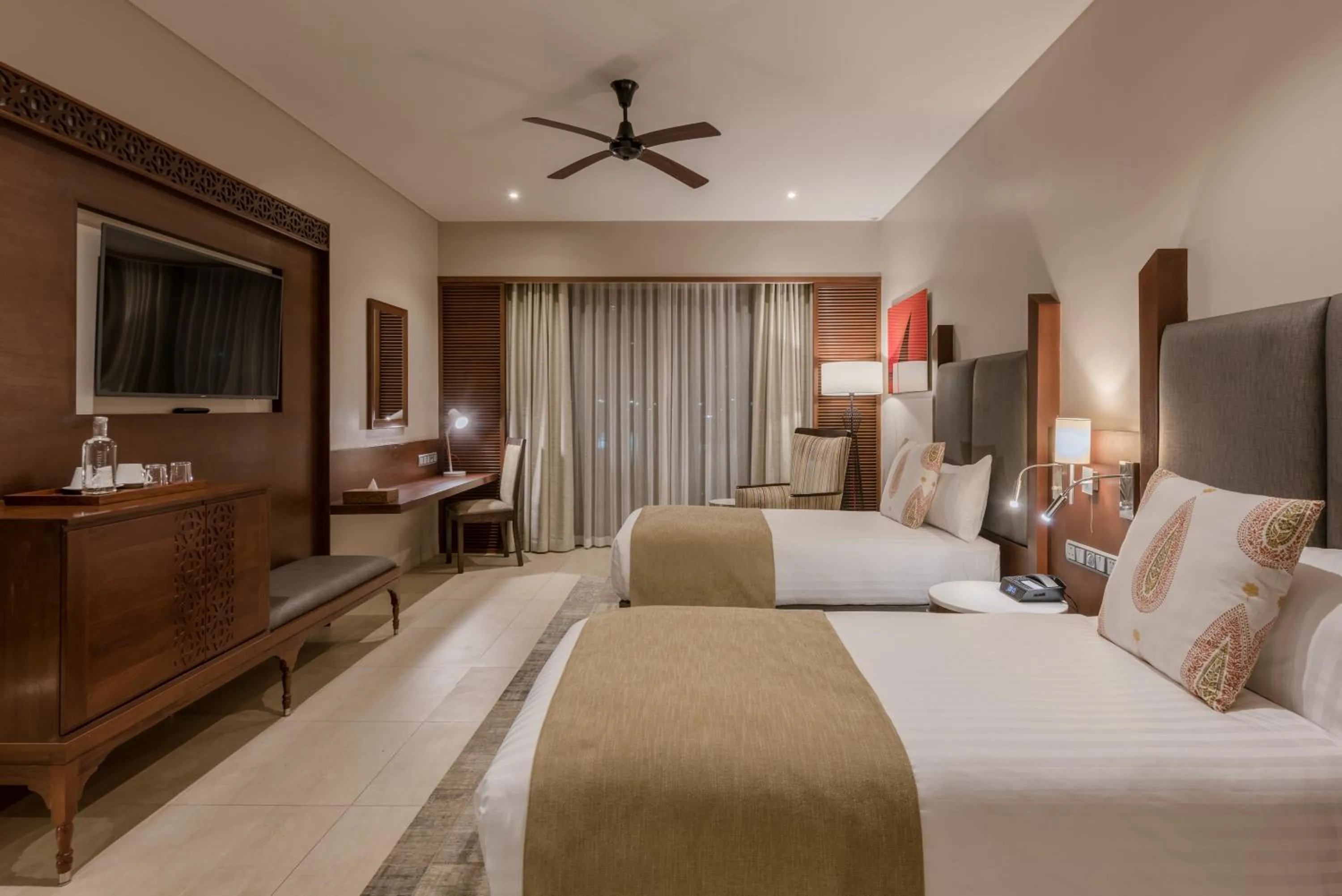 TV and multimedia, Bed in Hotel Verde Zanzibar - Azam Luxury Resort and Spa - Dry Hotel