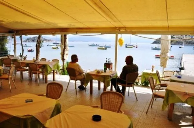 Restaurant/places to eat in Barbaressa